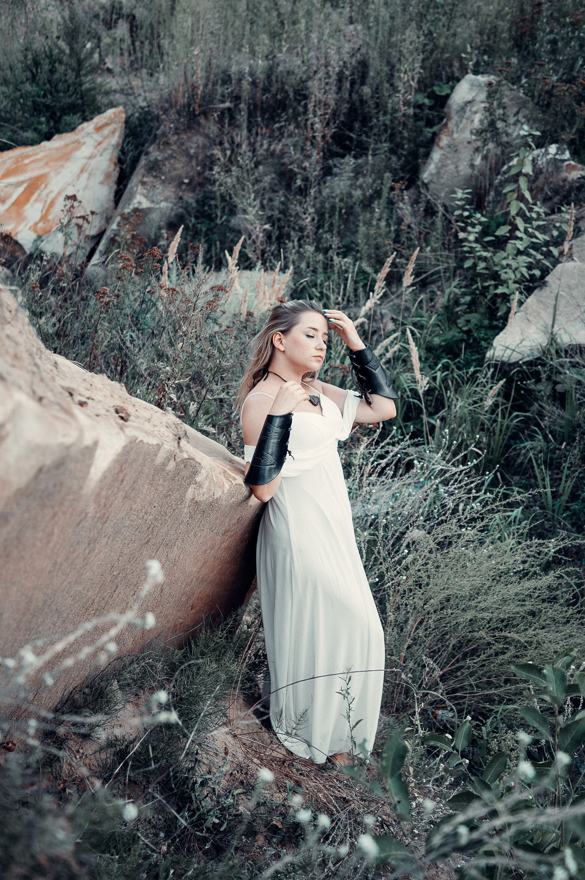 Прекрасная Анастасия в образе Валькирии. Подмосковные карьеры