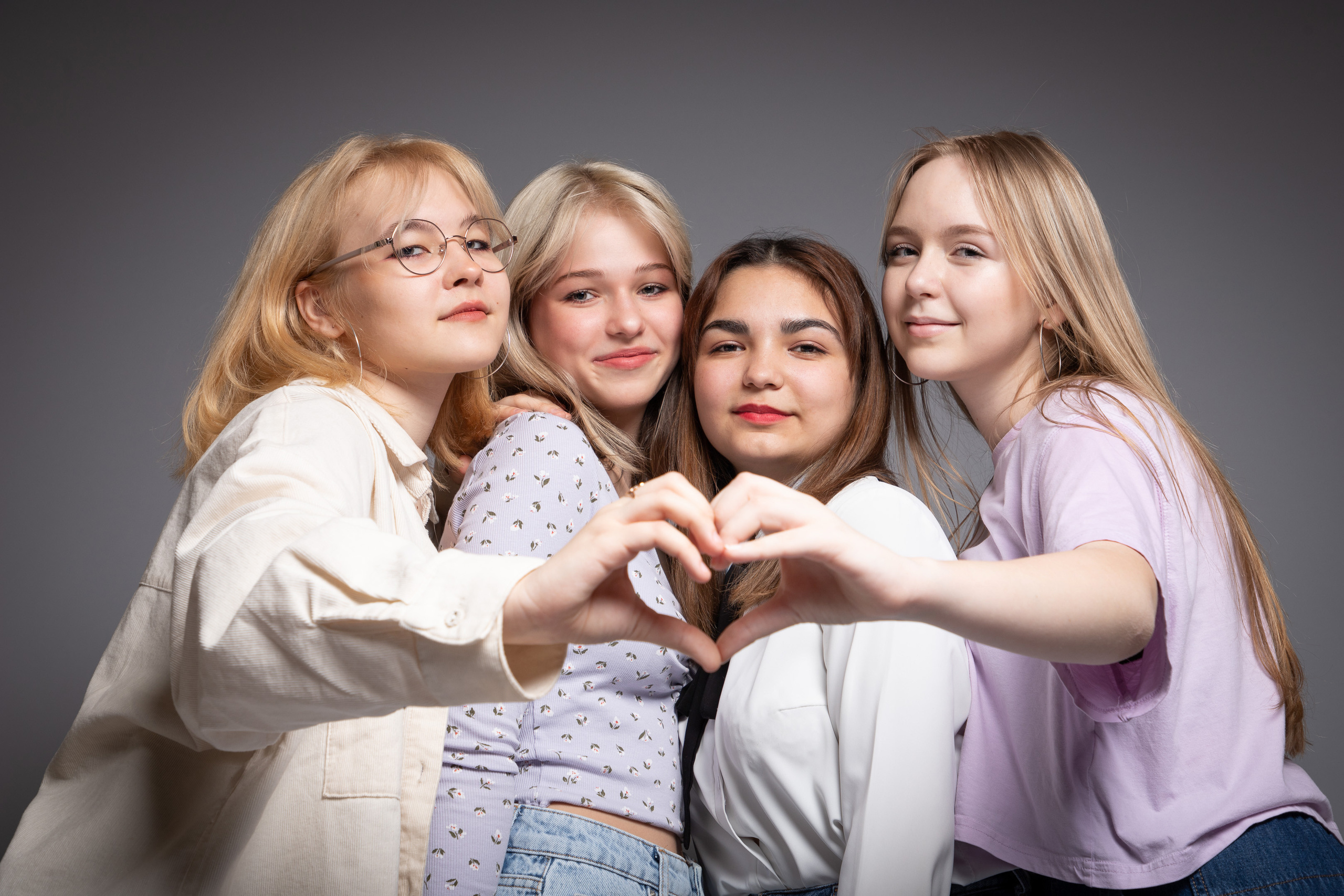 Девочки-подружки 9 класс