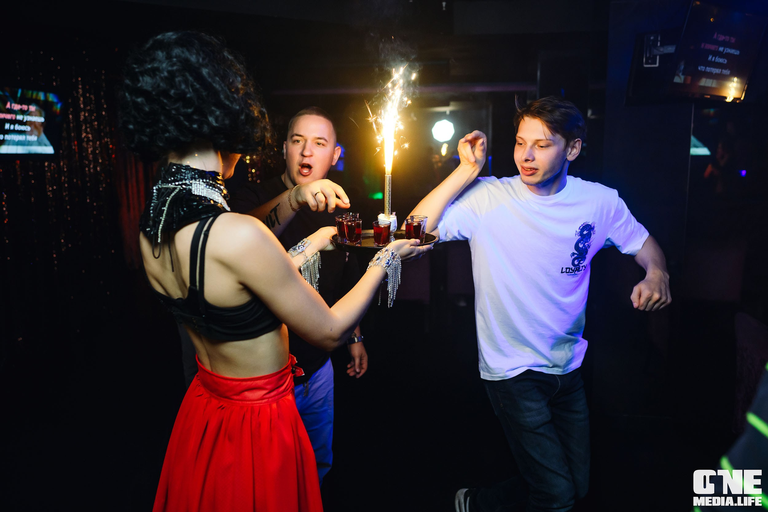 Фоторепортаж с караоке вечеринки в Эйфории. One Media Life: фоторепортажи, фотоотчеты с мероприятий и заведений
