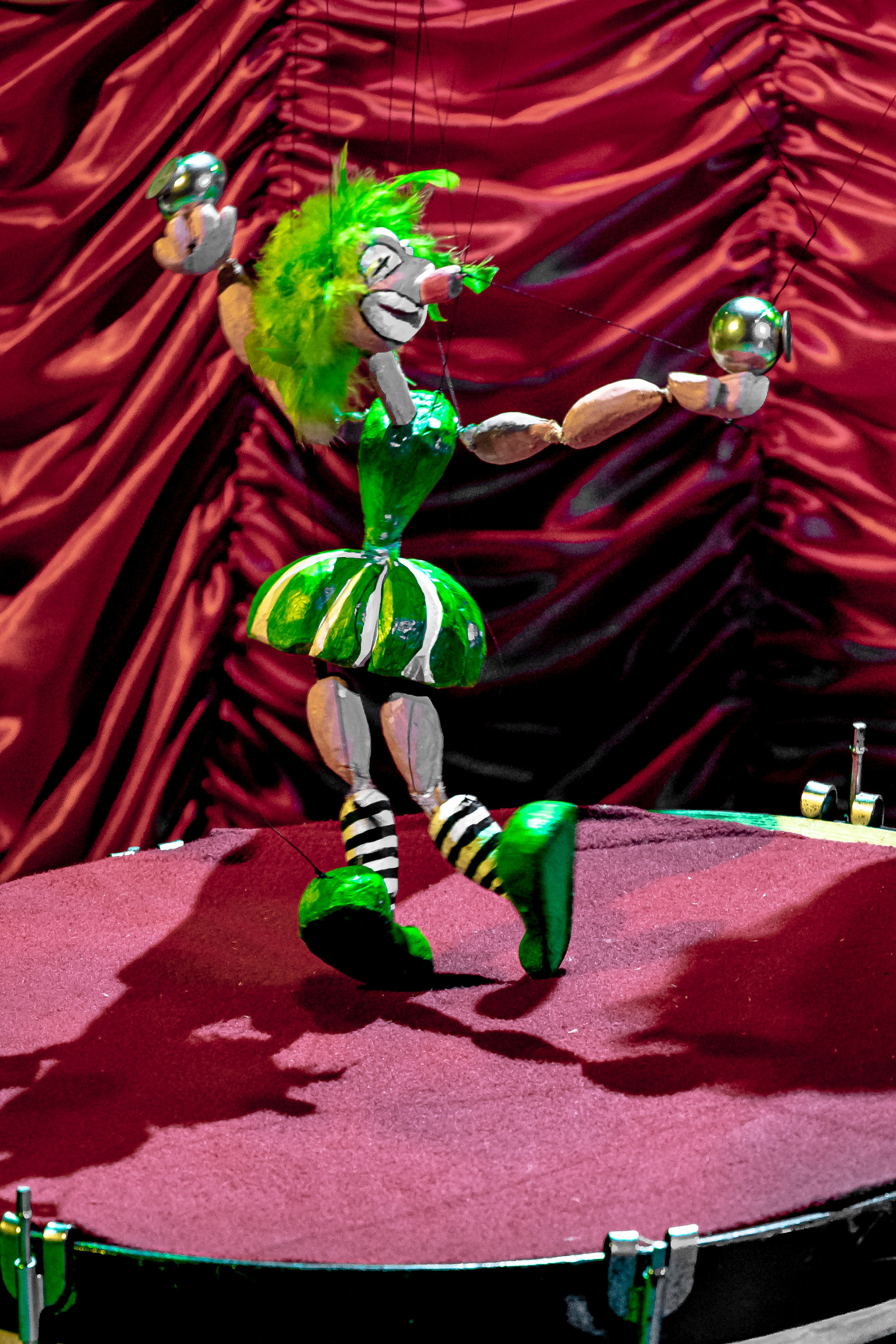 Цирк из Саквояжа спектакль театра САКВОЯЖ. Фотограф в Сочи Юрий Шептаев