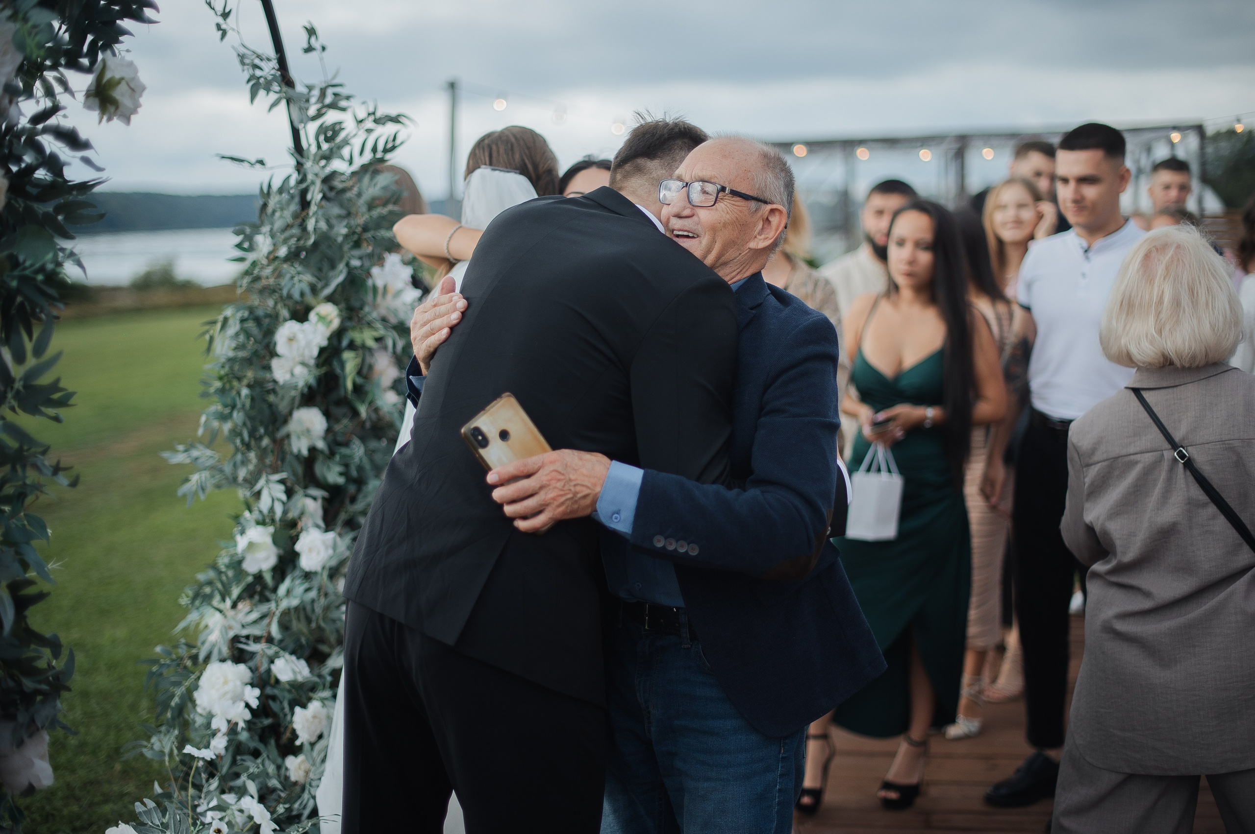 Свадьба на берегу Волги. Свадебный фотограф в Ярославле Денис Медоваров