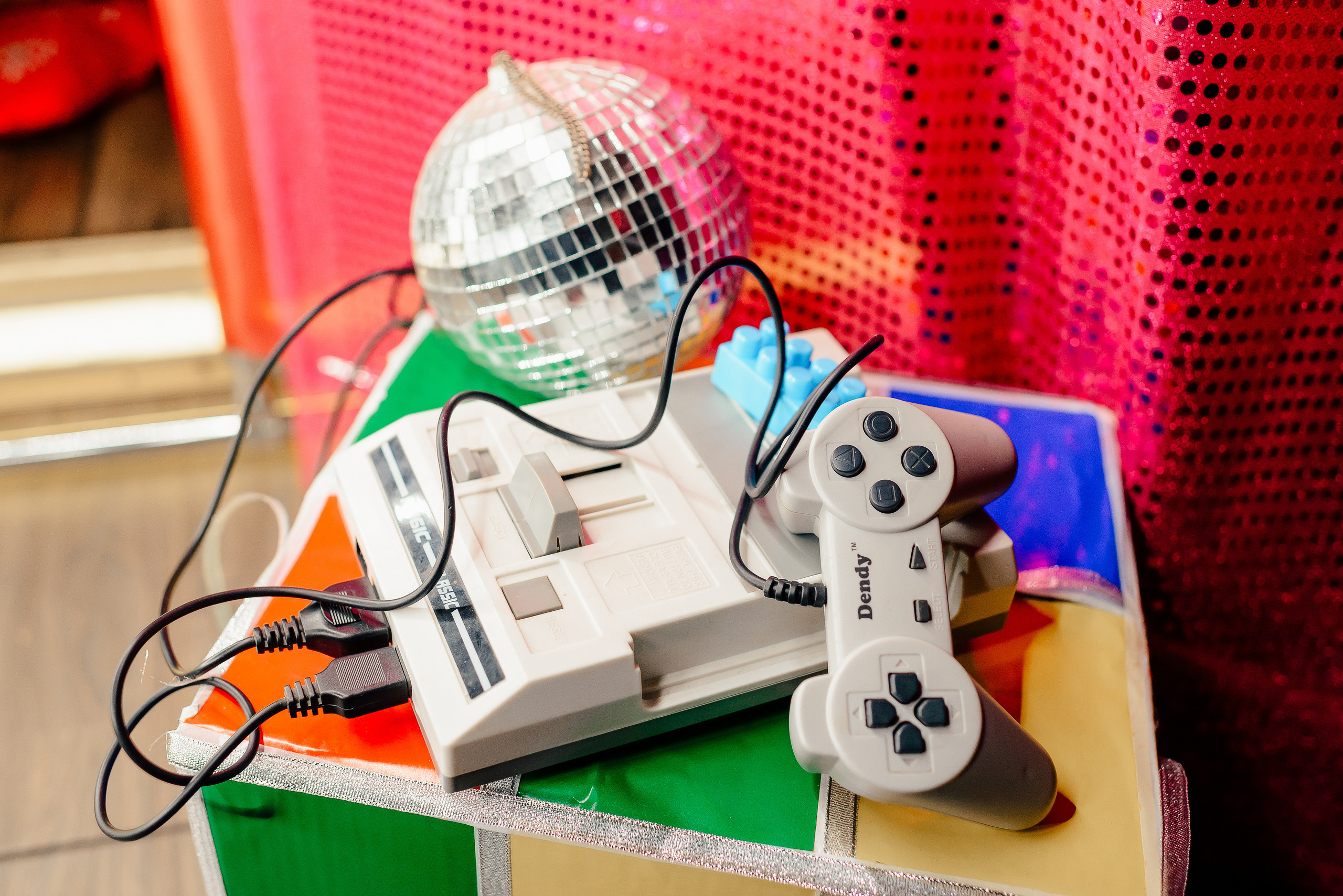 Новый год в стиле 90-х «Мята Спортивная». Мята Спортивная — Кальянная, караоке, бар в Минске