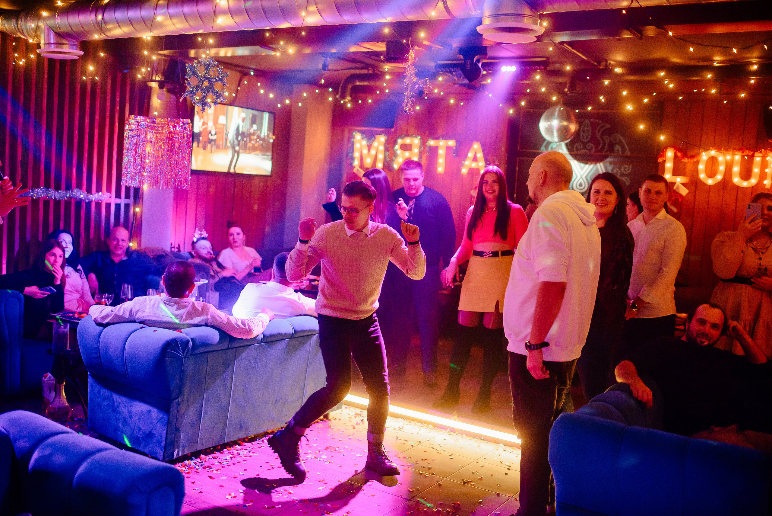 Новый год в стиле 90-х «Мята Спортивная». Мята Спортивная — Кальянная, караоке, бар в Минске