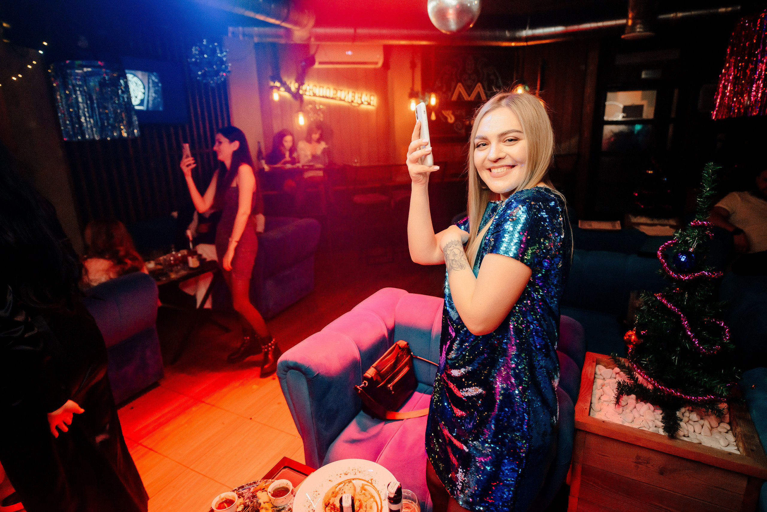 Новый год в стиле 90-х «Мята Спортивная». Мята Спортивная — Кальянная, караоке, бар в Минске