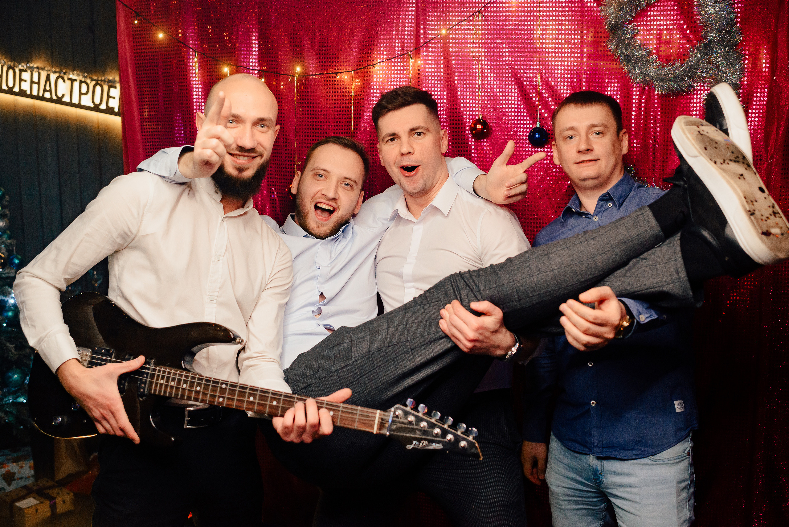 Новый год в стиле 90-х «Мята Спортивная». Мята Спортивная — Кальянная, караоке, бар в Минске