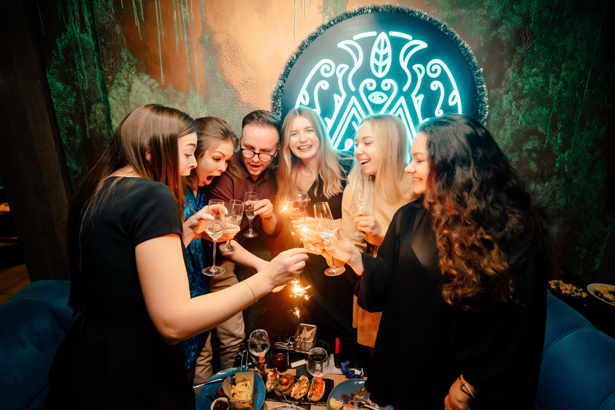 Новый год в стиле 90-х «Мята Спортивная». Мята Спортивная — Кальянная, караоке, бар в Минске