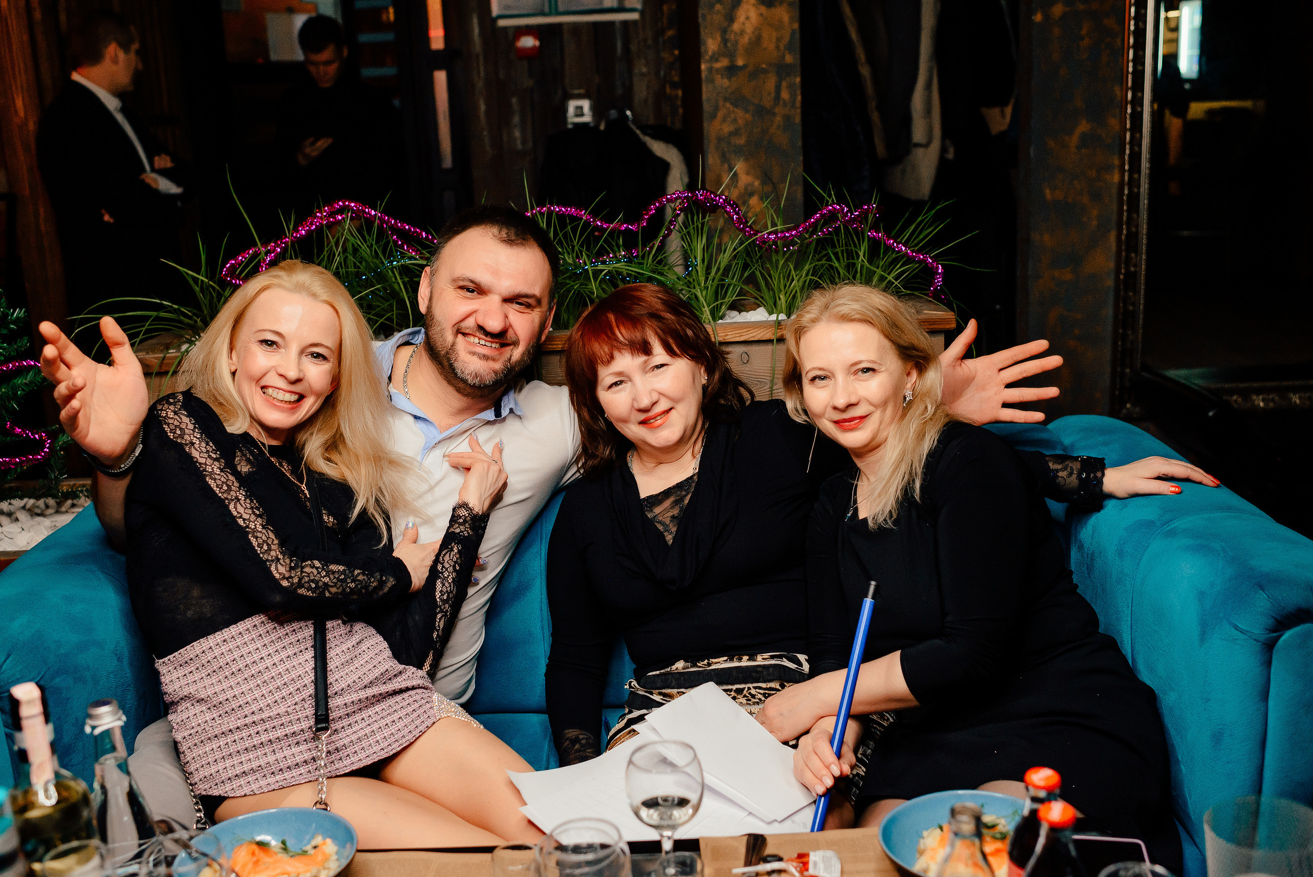 Новый год в стиле 90-х «Мята Спортивная». Мята Спортивная — Кальянная, караоке, бар в Минске