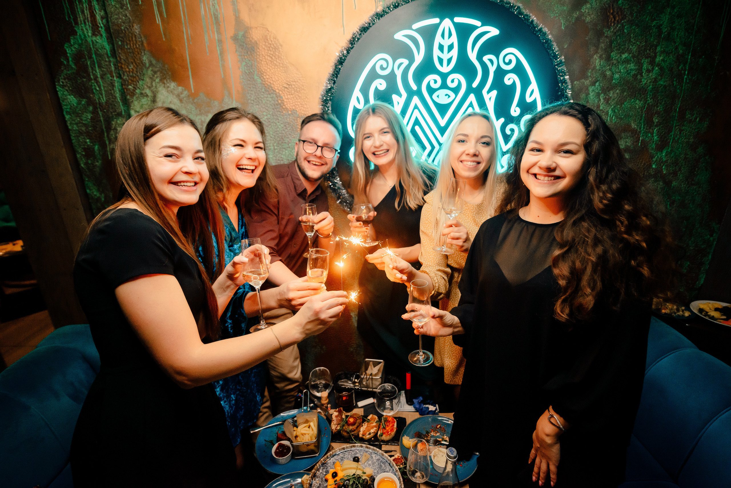 Новый год в стиле 90-х «Мята Спортивная». Мята Спортивная — Кальянная, караоке, бар в Минске