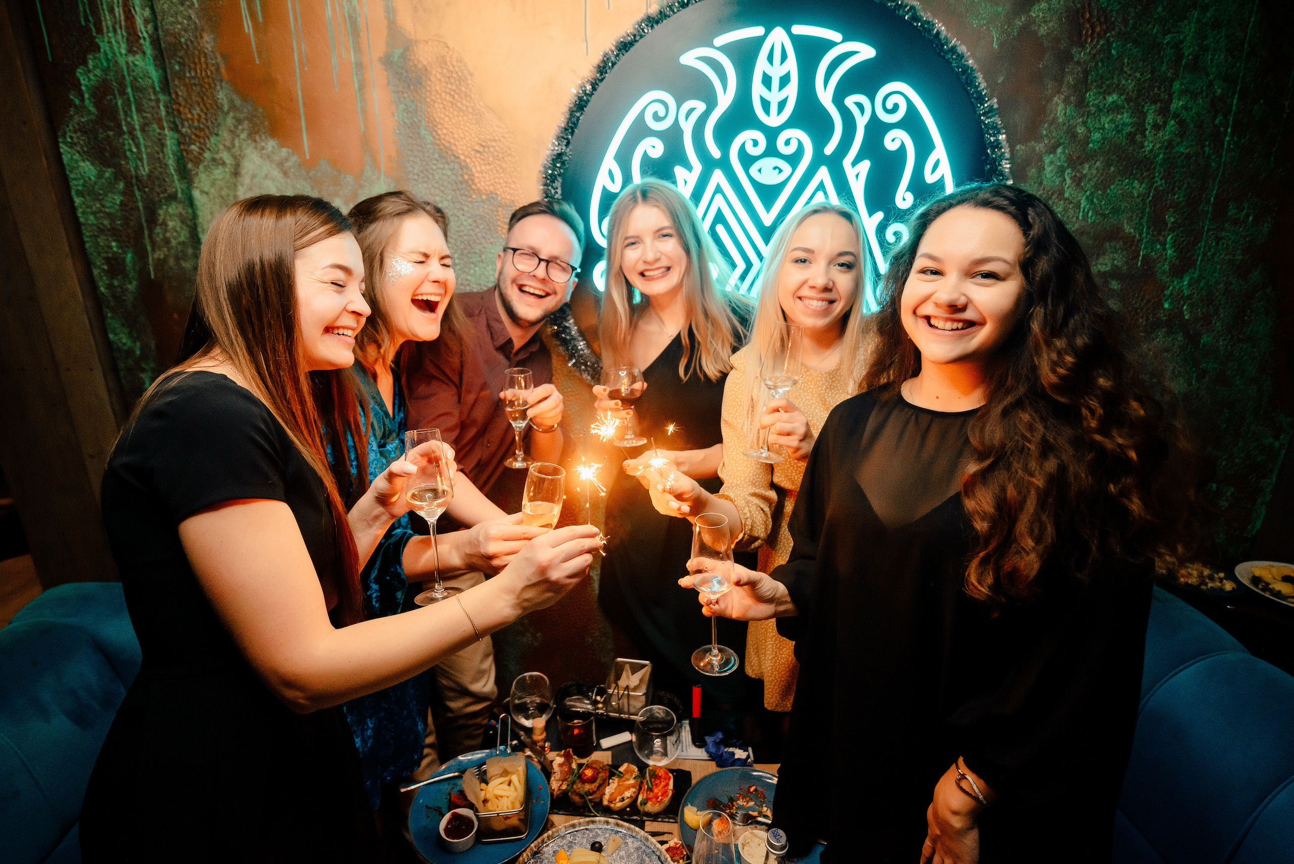 Новый год в стиле 90-х «Мята Спортивная». Мята Спортивная — Кальянная, караоке, бар в Минске