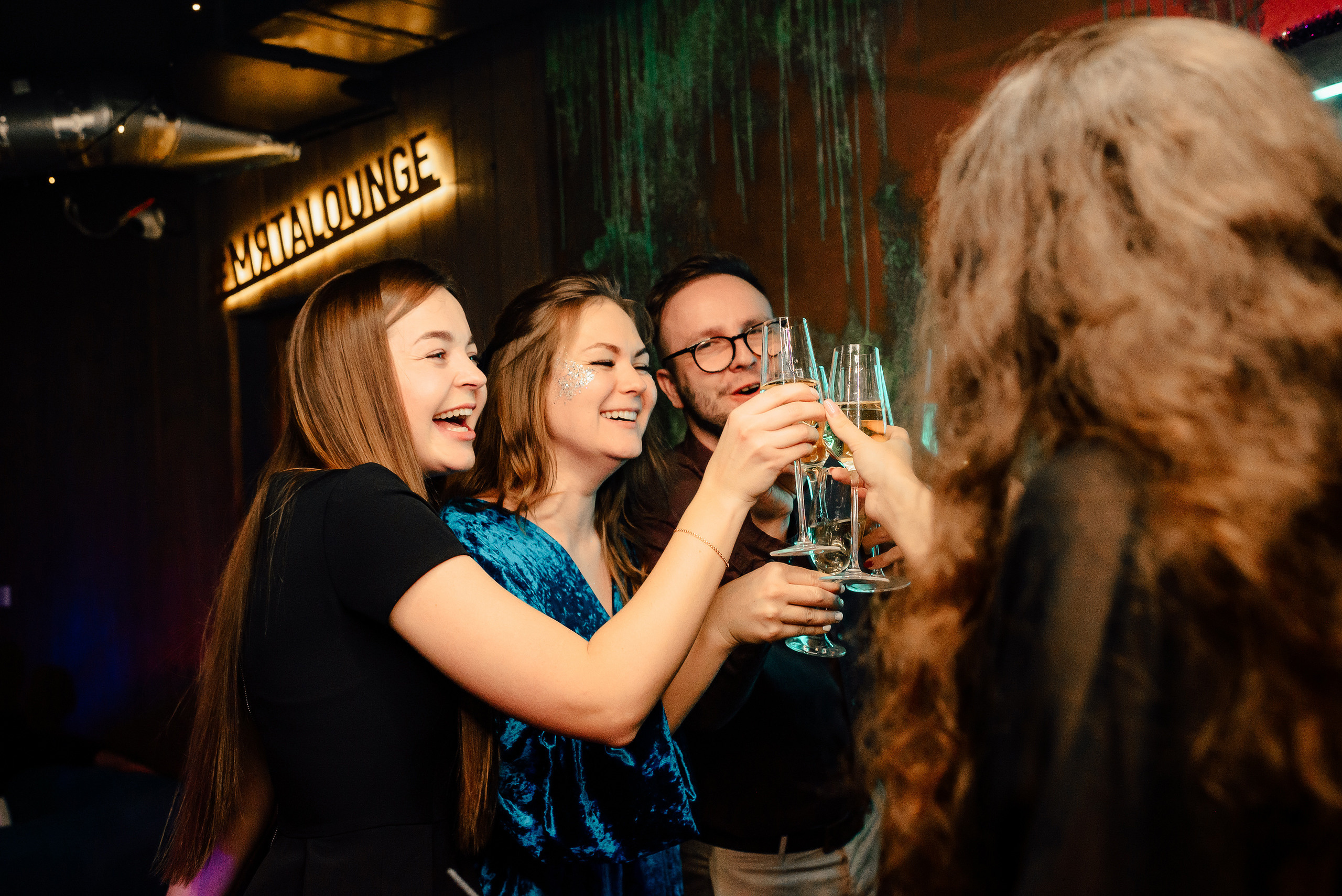 Новый год в стиле 90-х «Мята Спортивная». Мята Спортивная — Кальянная, караоке, бар в Минске