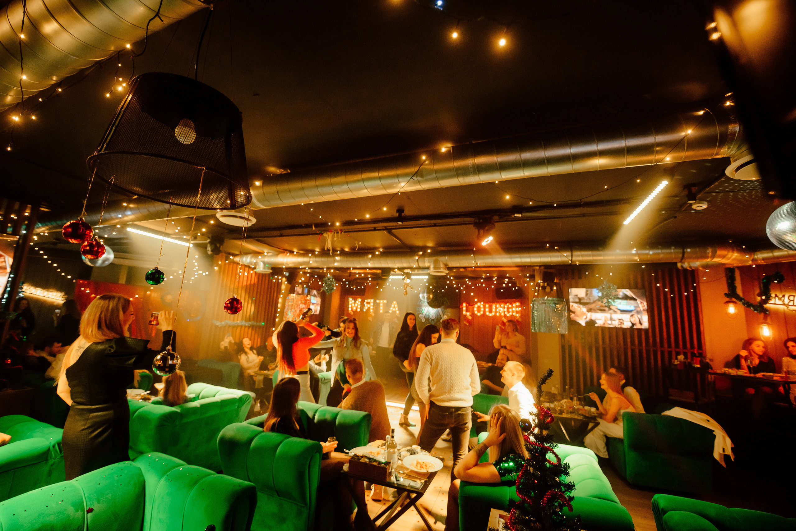 Новый год в стиле 90-х «Мята Спортивная». Мята Спортивная — Кальянная, караоке, бар в Минске