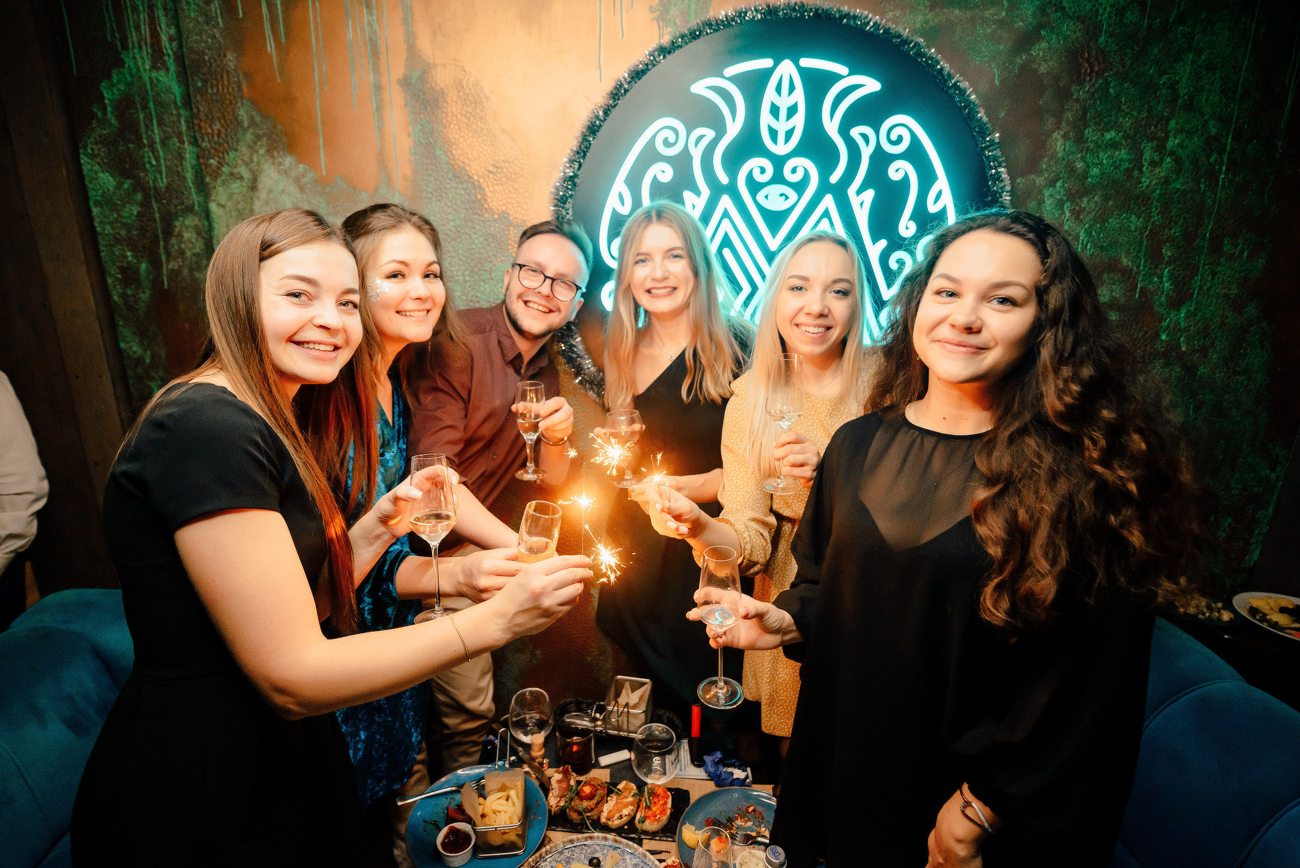 Новый год в стиле 90-х «Мята Спортивная». Мята Спортивная — Кальянная, караоке, бар в Минске