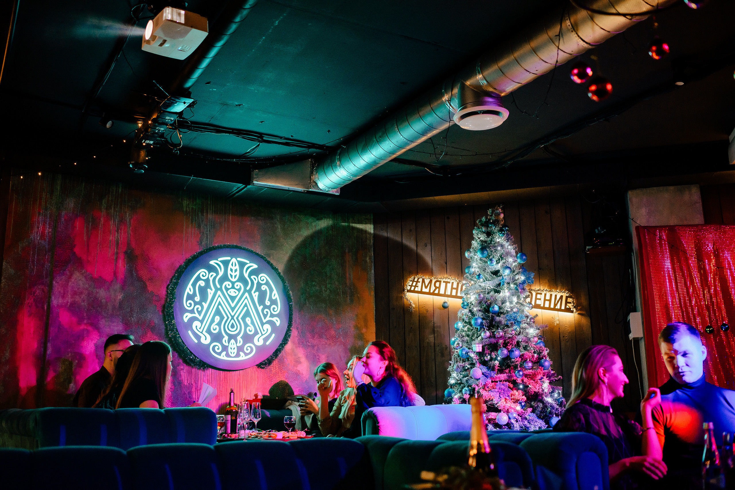 Новый год в стиле 90-х «Мята Спортивная». Мята Спортивная — Кальянная, караоке, бар в Минске