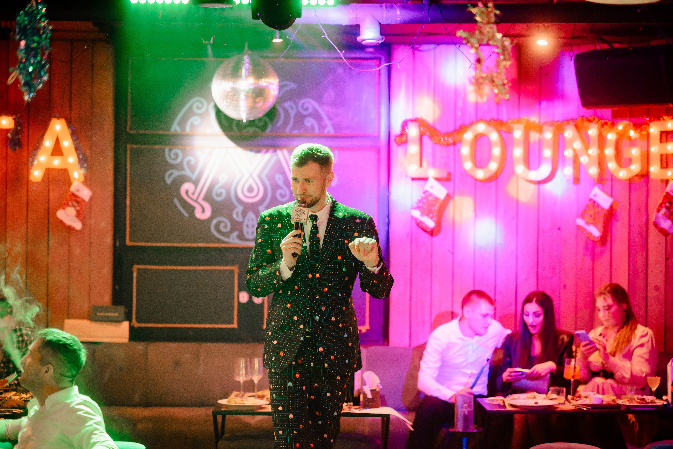 Новый год в стиле 90-х «Мята Спортивная». Мята Спортивная — Кальянная, караоке, бар в Минске