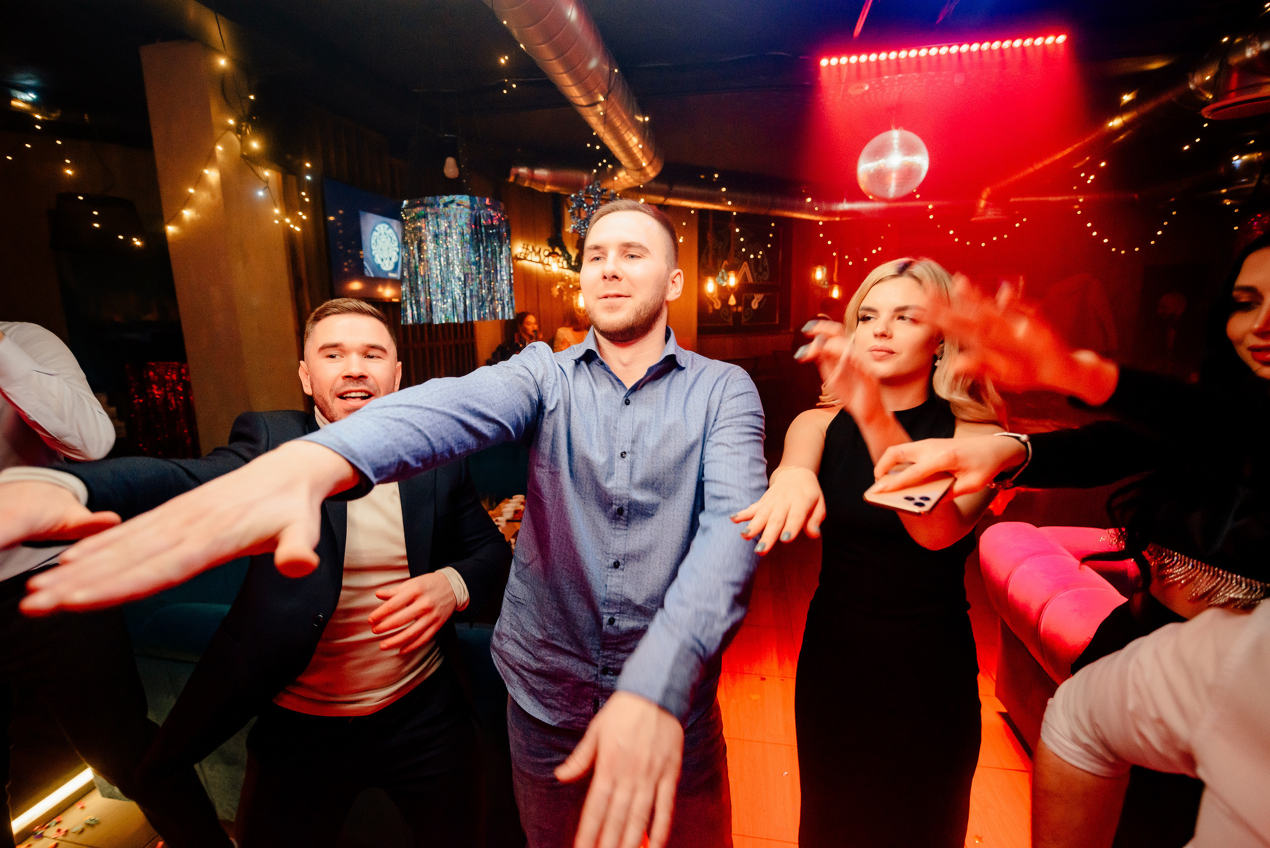 Новый год в стиле 90-х «Мята Спортивная». Мята Спортивная — Кальянная, караоке, бар в Минске