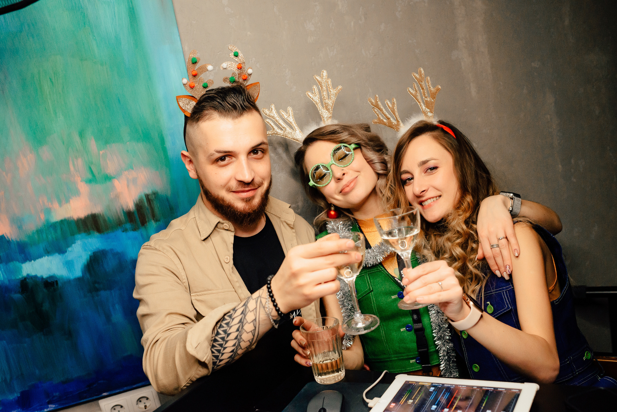 Новый год в стиле 90-х «Мята Спортивная». Мята Спортивная — Кальянная, караоке, бар в Минске