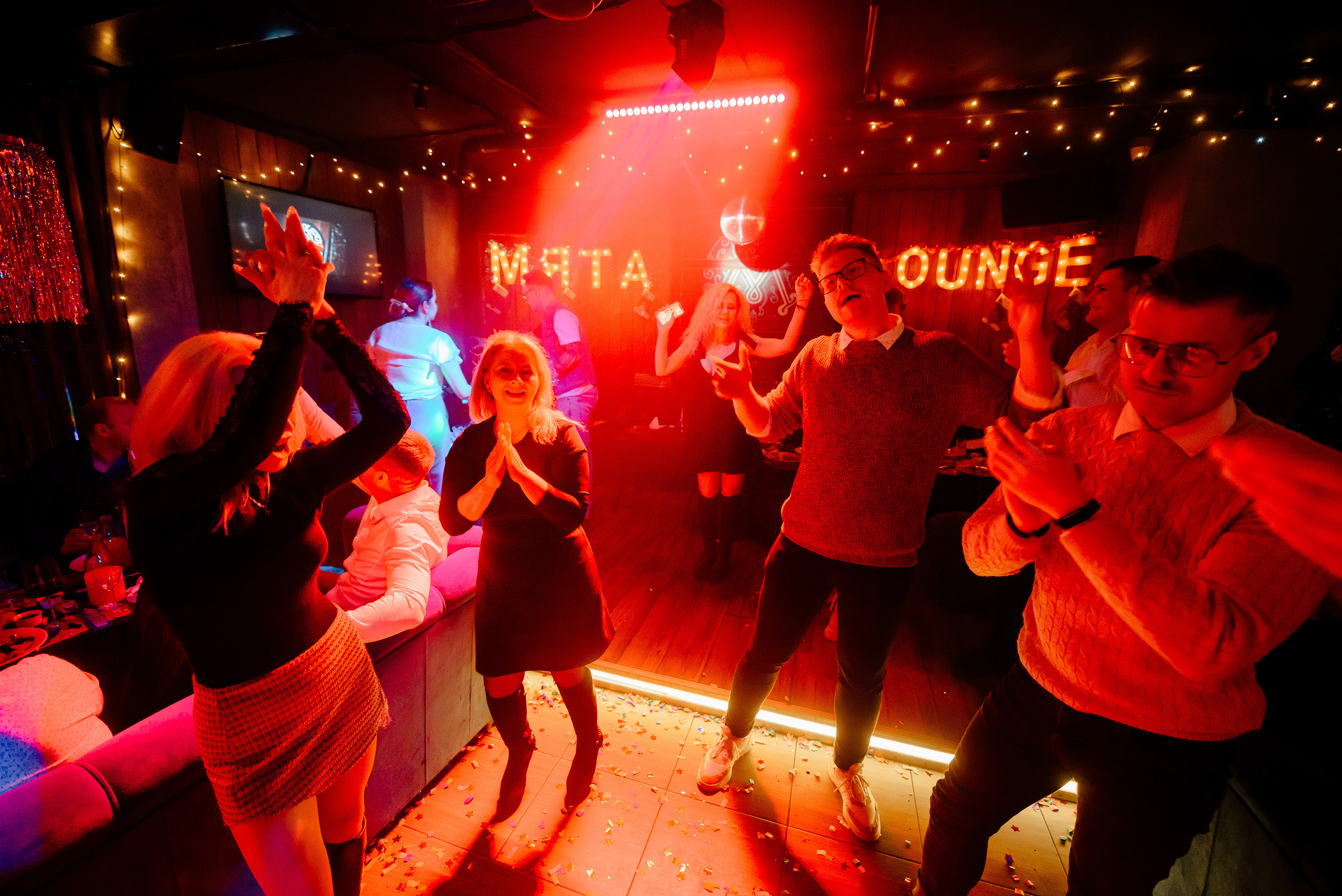 Новый год в стиле 90-х «Мята Спортивная». Мята Спортивная — Кальянная, караоке, бар в Минске