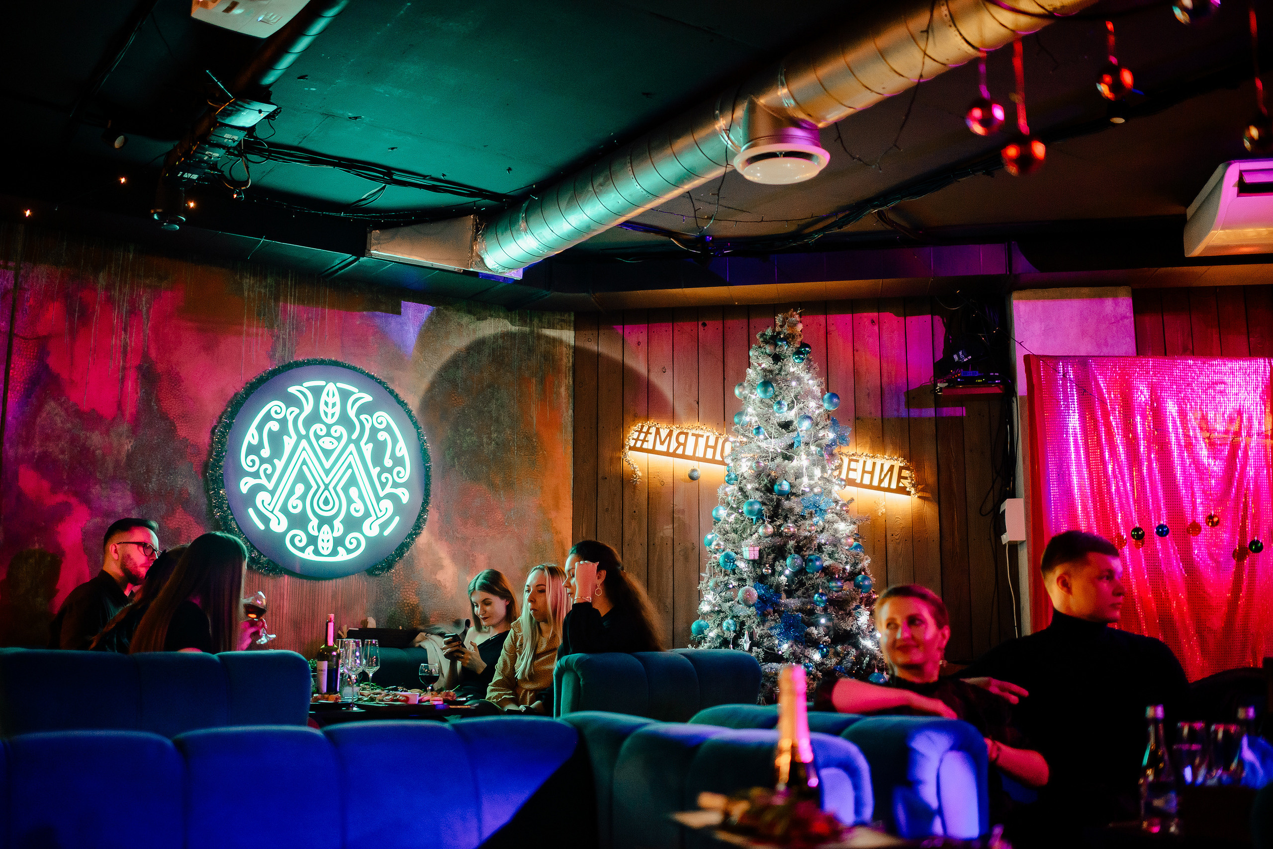 Новый год в стиле 90-х «Мята Спортивная». Мята Спортивная — Кальянная, караоке, бар в Минске