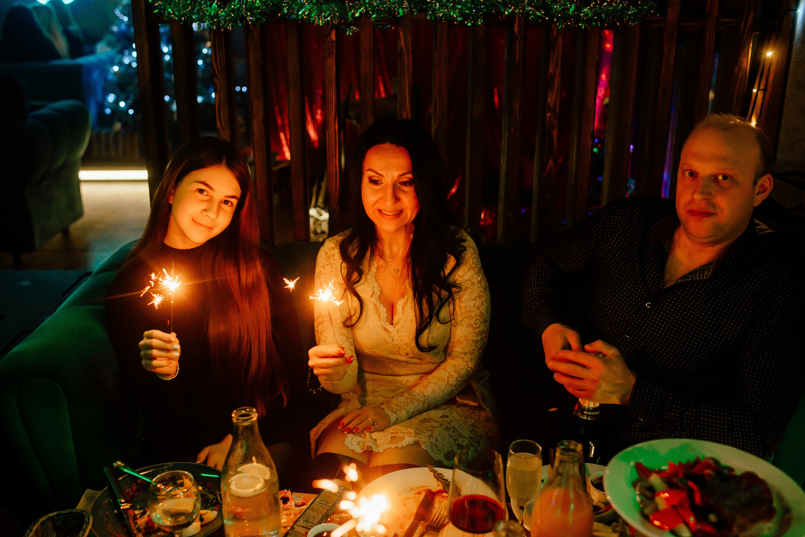 Новый год в стиле 90-х «Мята Спортивная». Мята Спортивная — Кальянная, караоке, бар в Минске