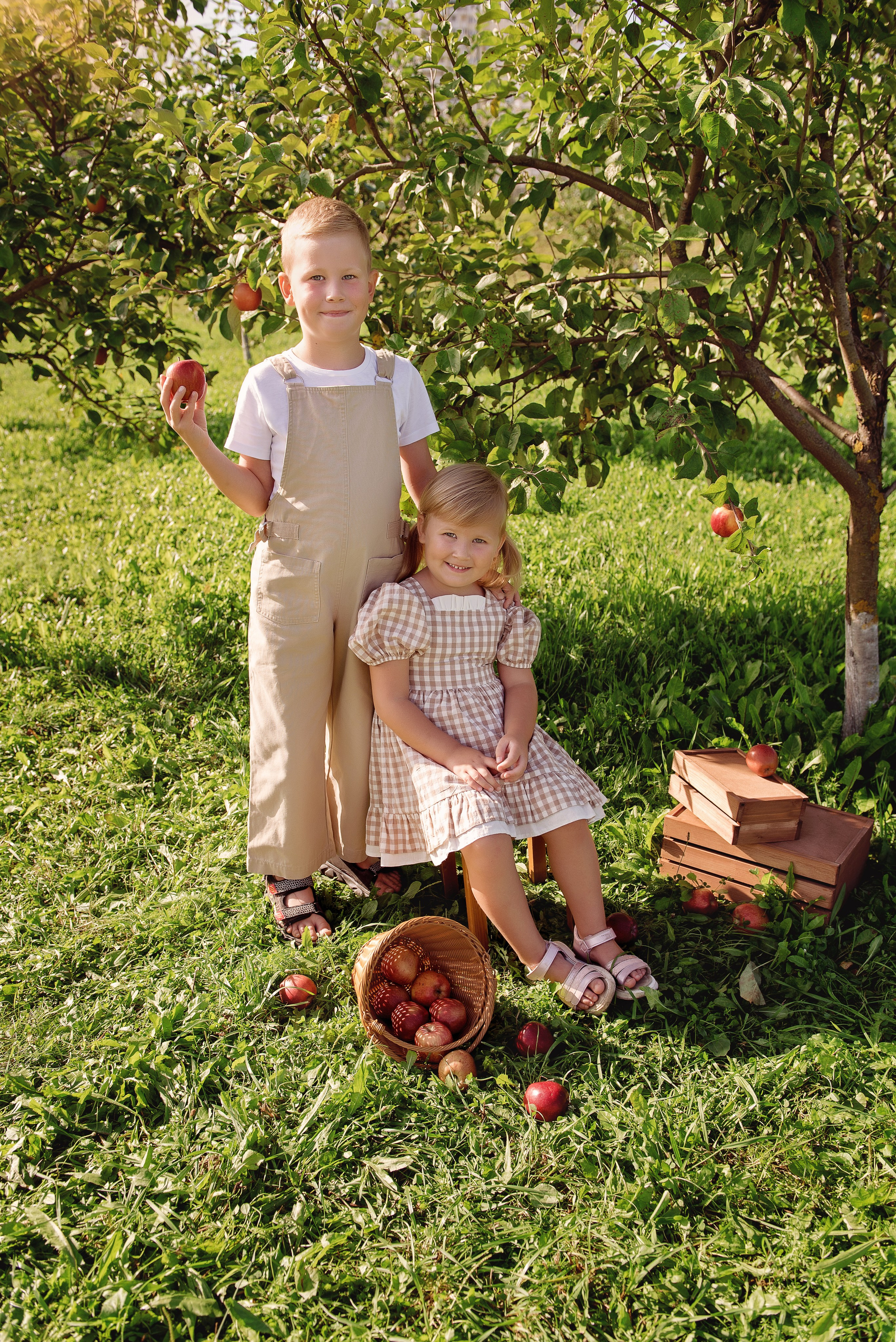 Яблоневый сад. Детский фотограф в Долгопрудном и Москве