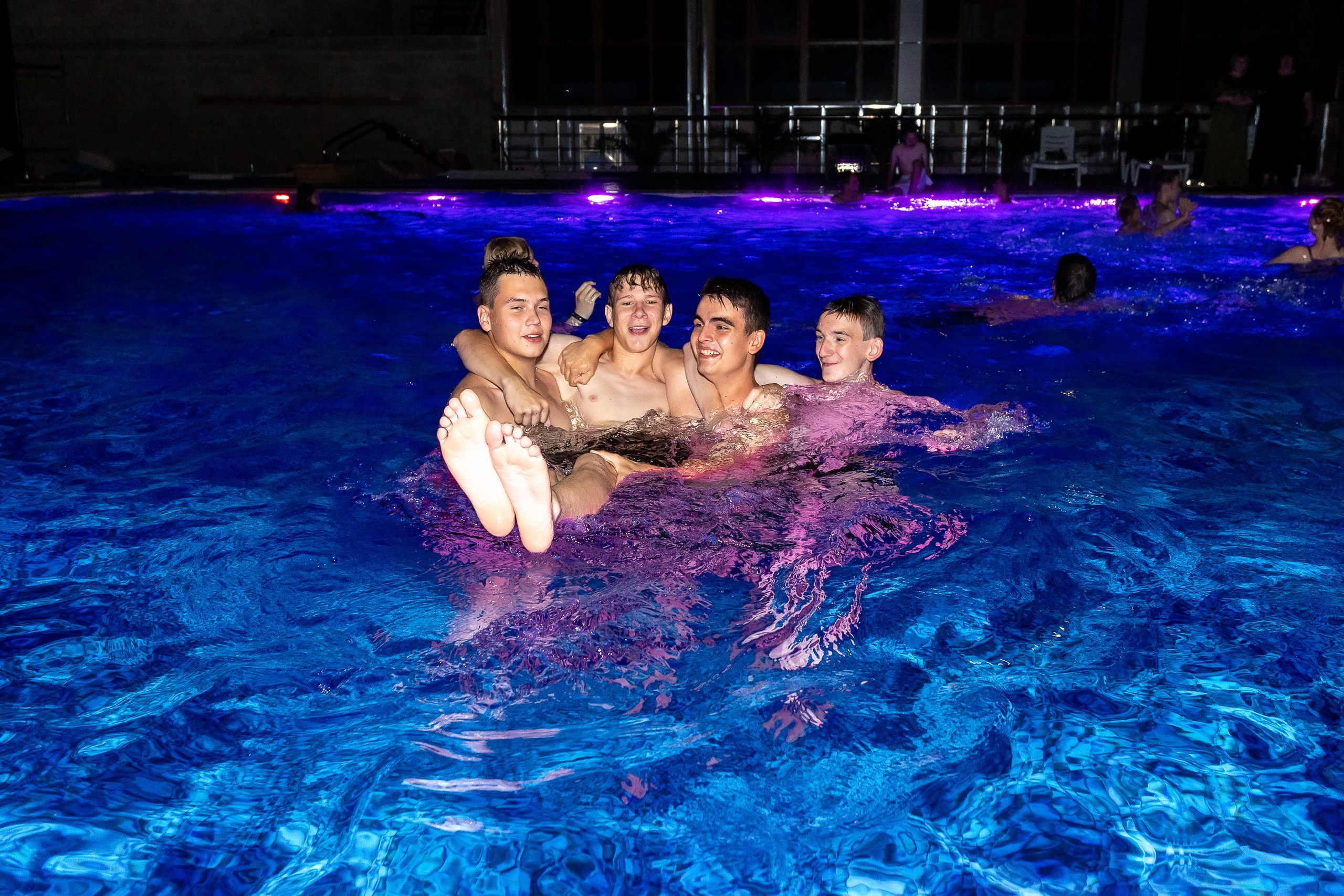 Вручение аттестата и выпускной вечер. Выпускные альбомы Майкоп, Краснодар Елена Золотарева