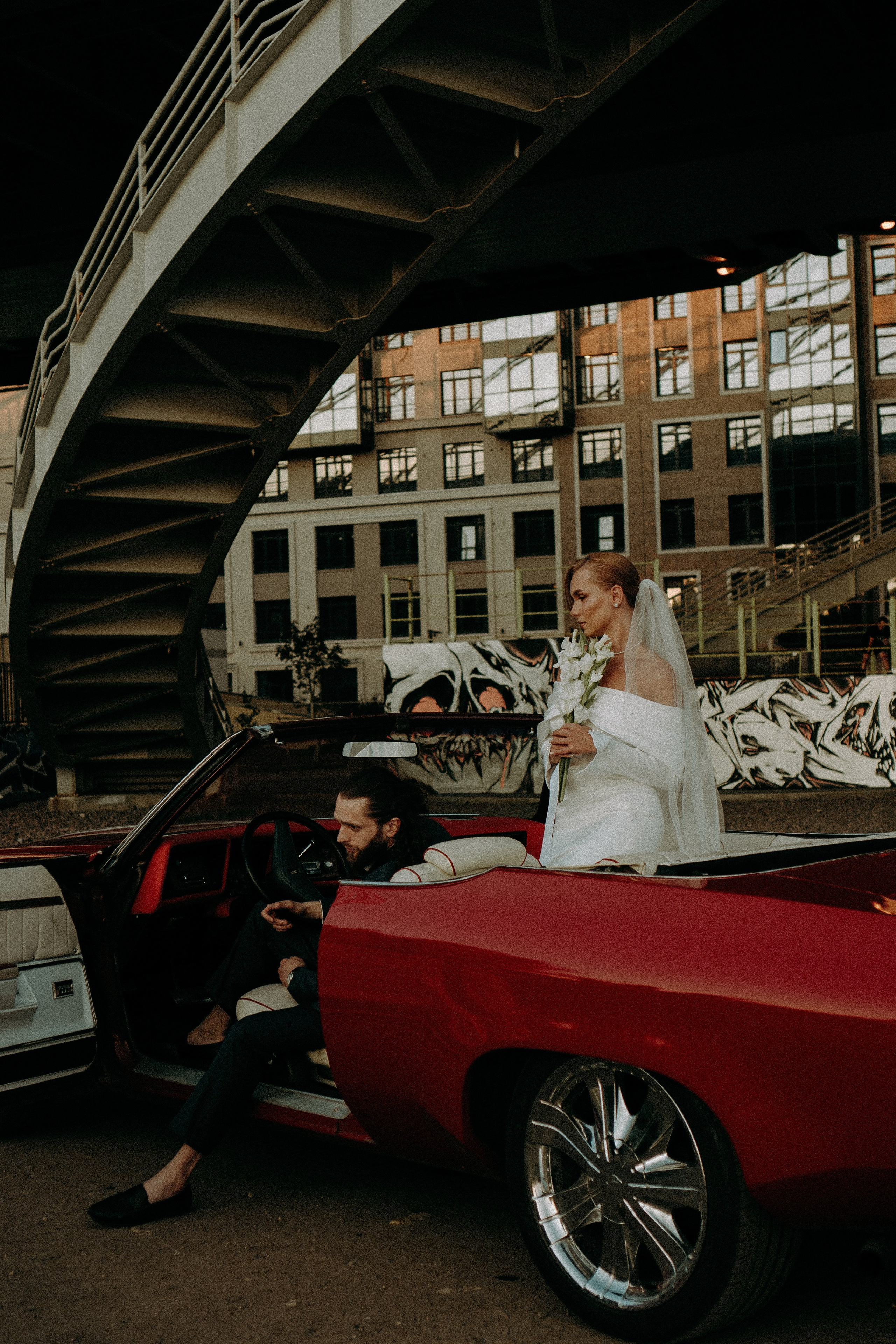 СВАДЕБНАЯ СЬЕМКА ВОЗЛЕ МСОТА БЕТАНКУРА НА КАБРИОЛЕТЕ. Профессиональный фотограф, Санкт-Петербург — Виктория Богомолова