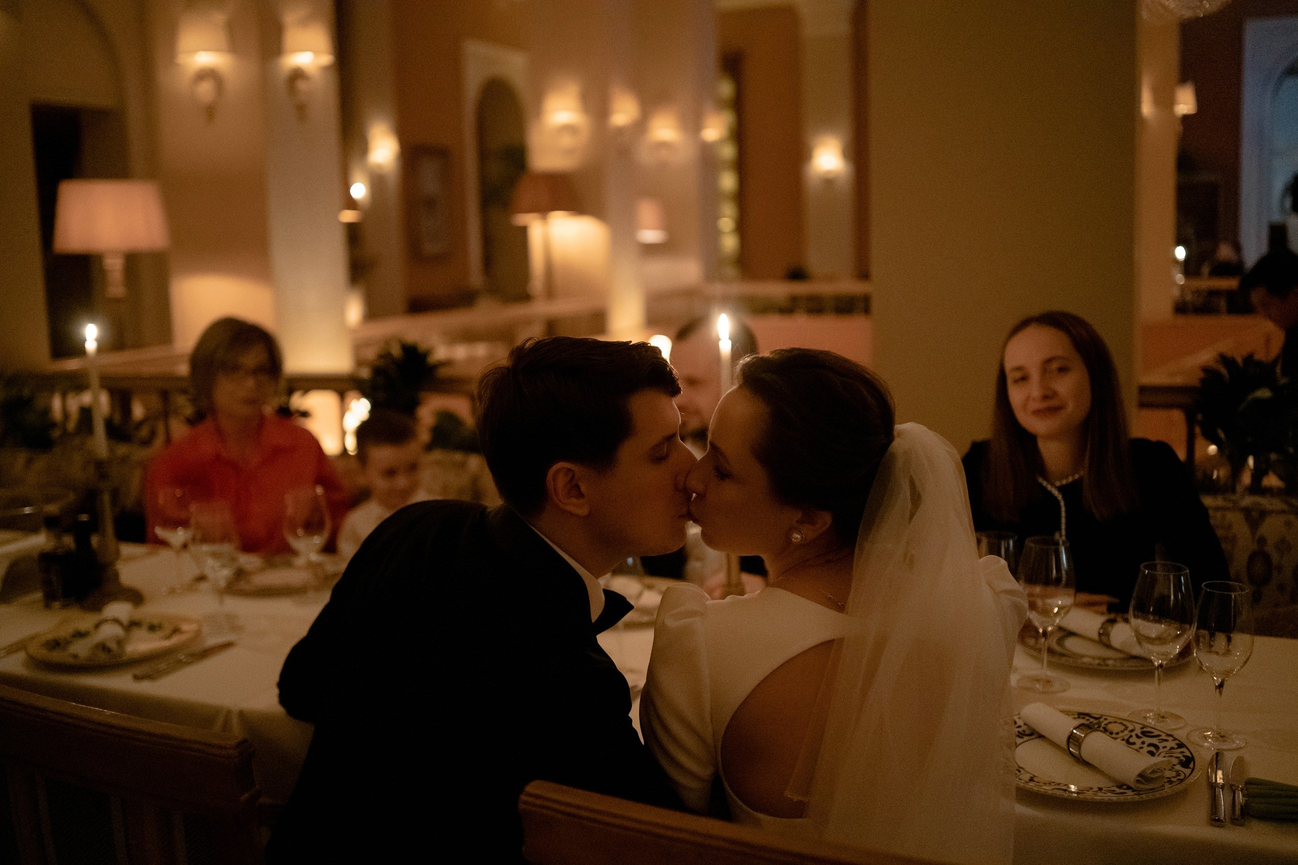 Фотосессия свадьбы в Lotte Plaza. Свадебный и семейный фотограф в Москве Светлана Зоткина