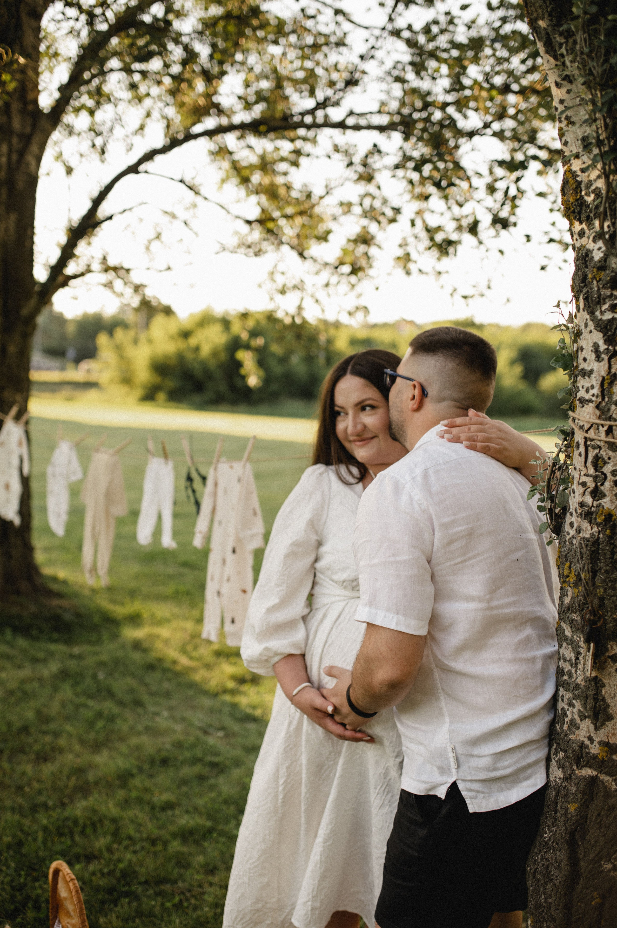 Фотосессия беременности на природе в парке Москвы. Семейная фотосессия Бутово Москва фотограф Алина Морщагина