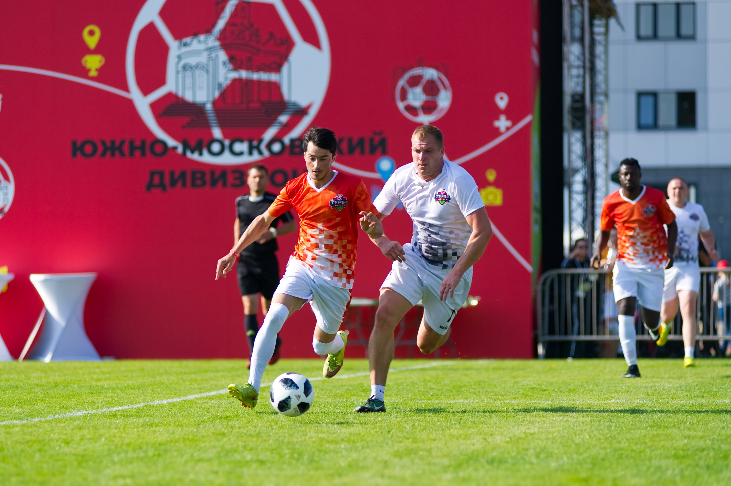 Турбофутбол (корпоративное соревнование «Пятерочки»). Репортажный фотограф и видеограф Слава Думчев. Тимбилдинги, отчетники, корпоративы