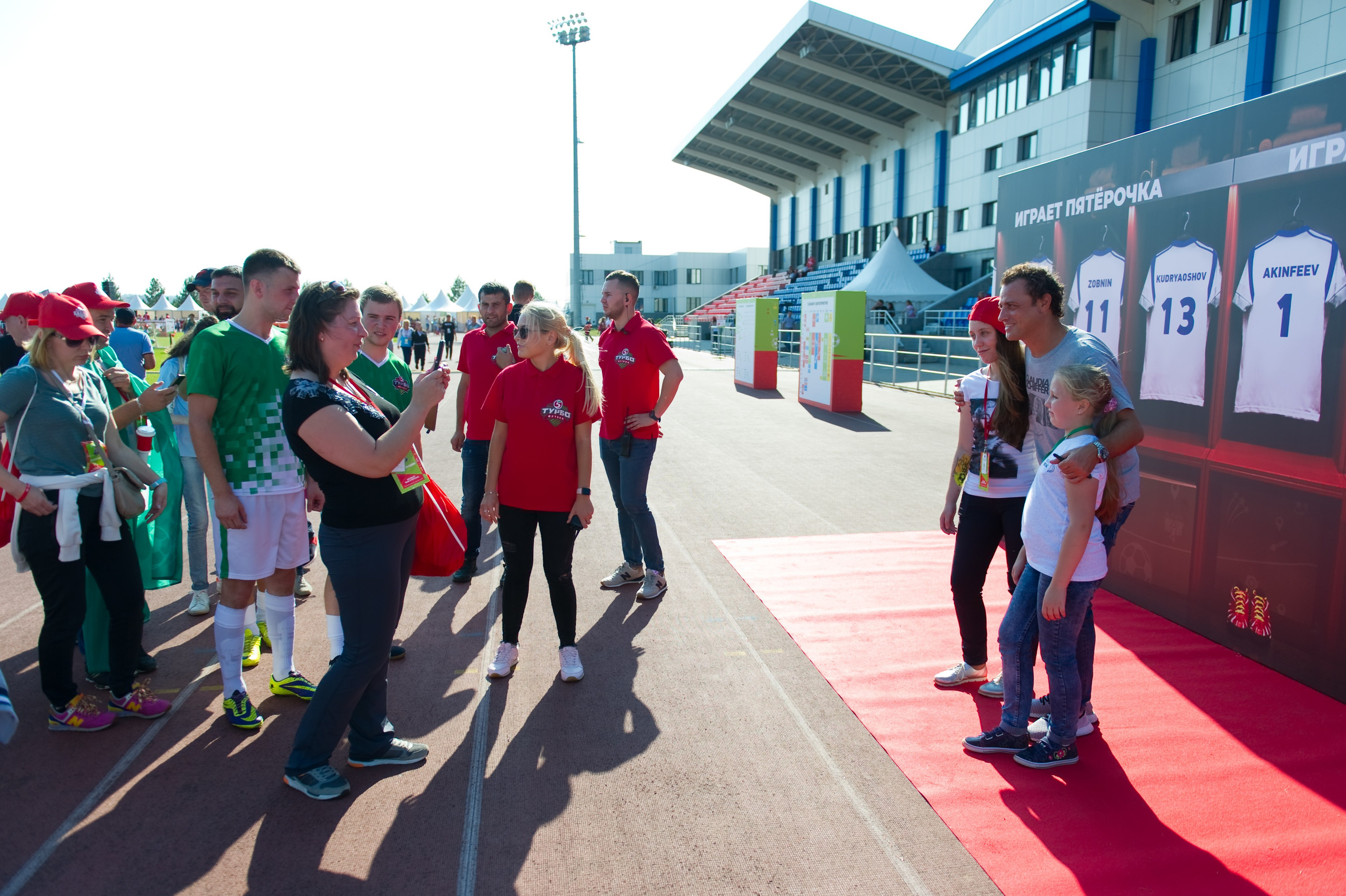 Турбофутбол (корпоративное соревнование «Пятерочки»). Репортажный фотограф и видеограф Слава Думчев. Тимбилдинги, отчетники, корпоративы