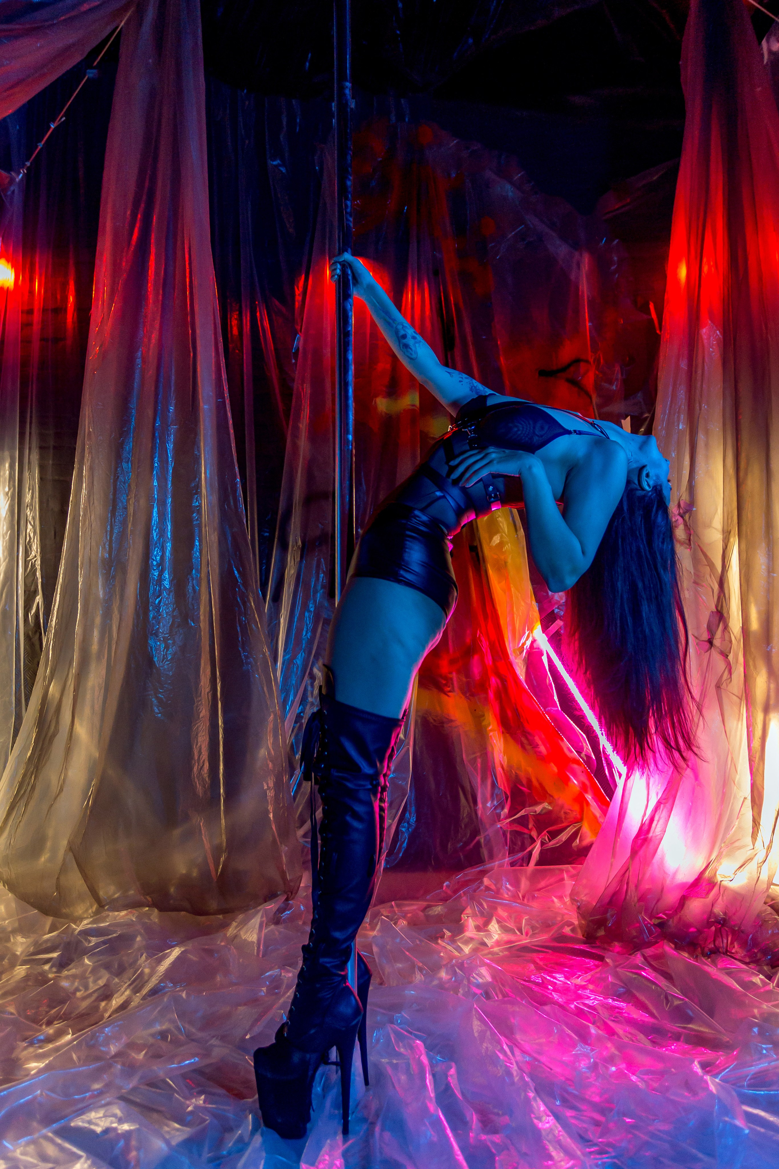 Тематическая фотосессия на пилоне