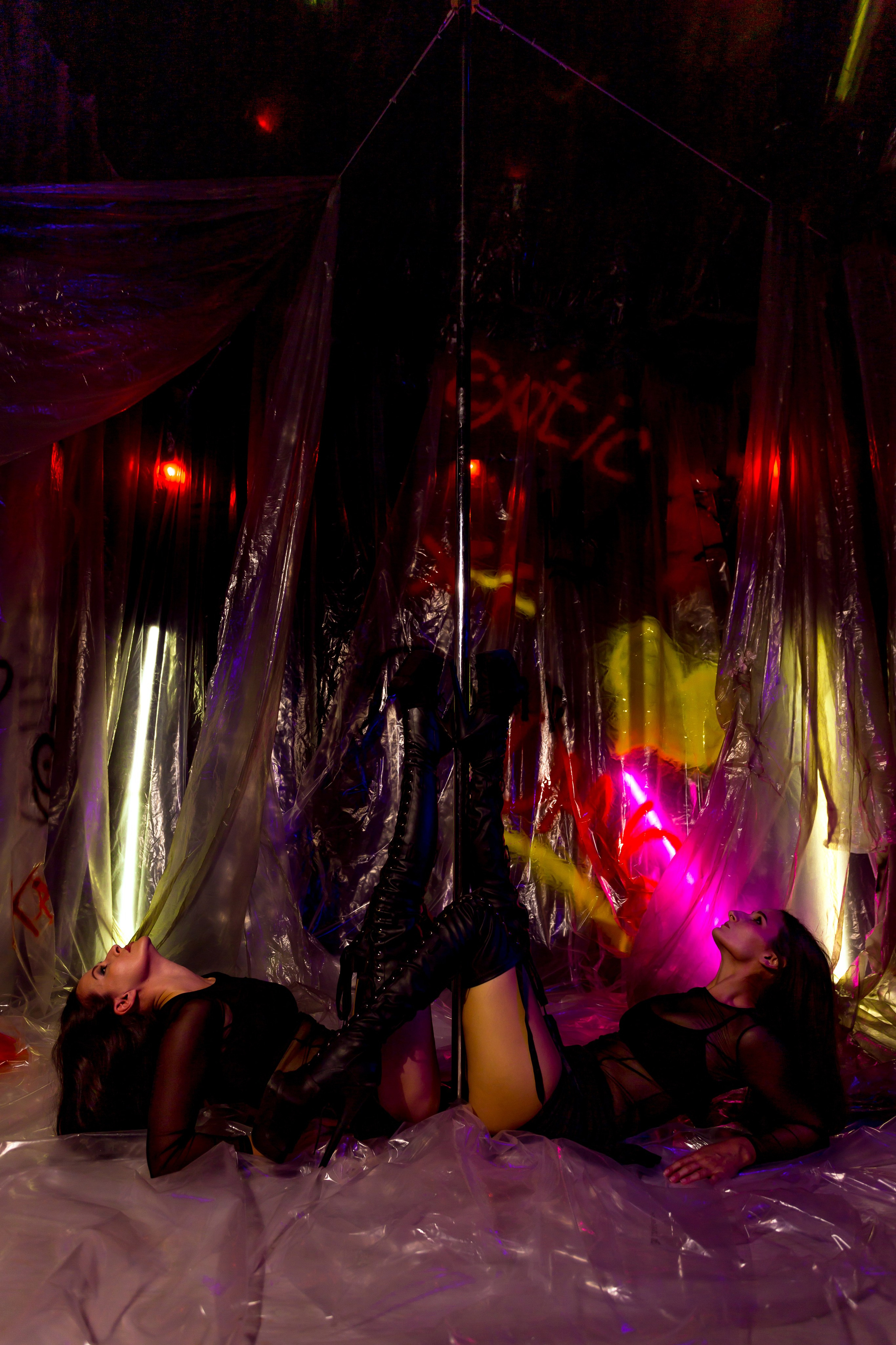 Тематическая фотосессия на пилоне