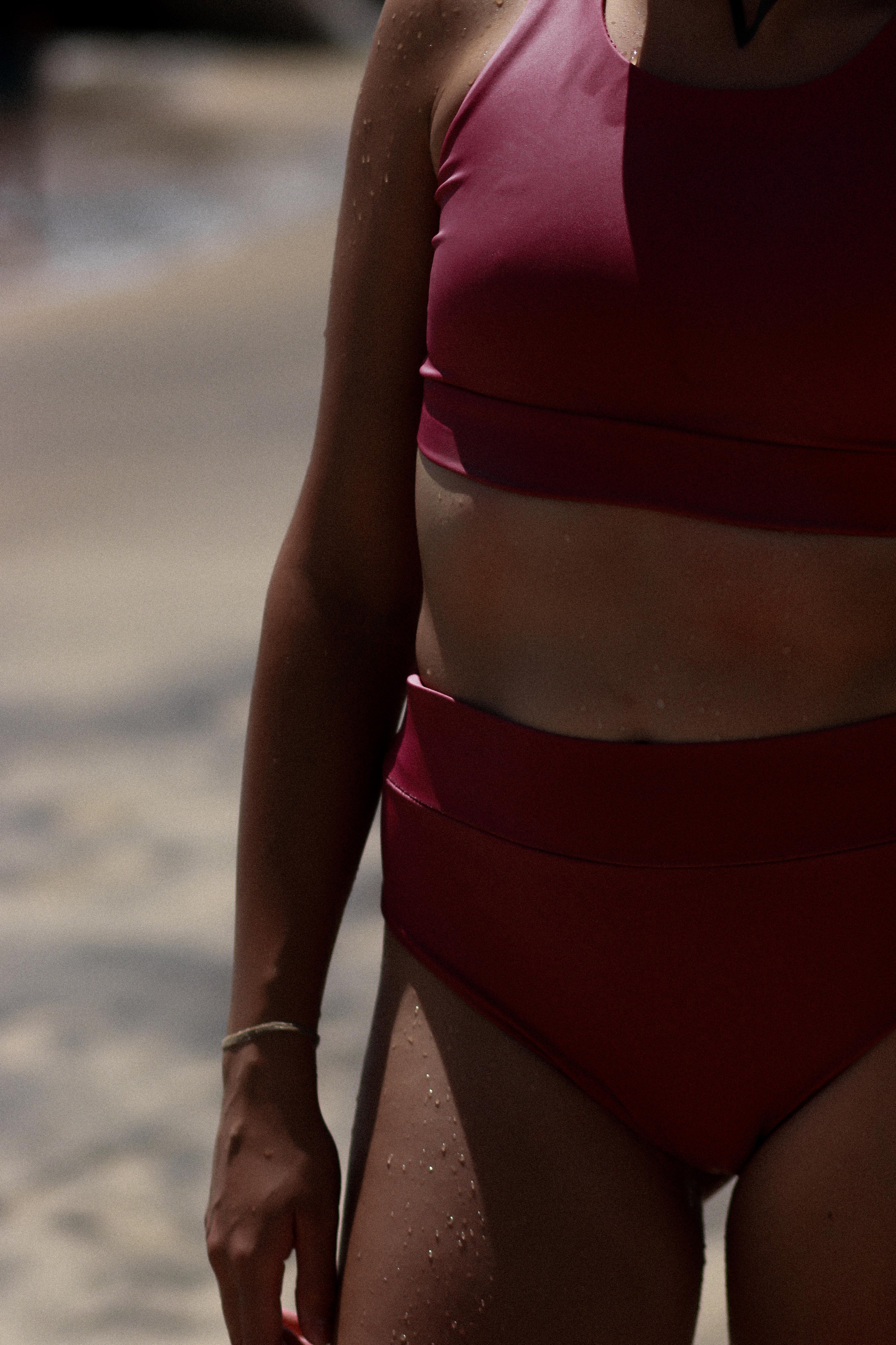 Коллекция купальников для серфинга. Фотограф на Шри-Ланке