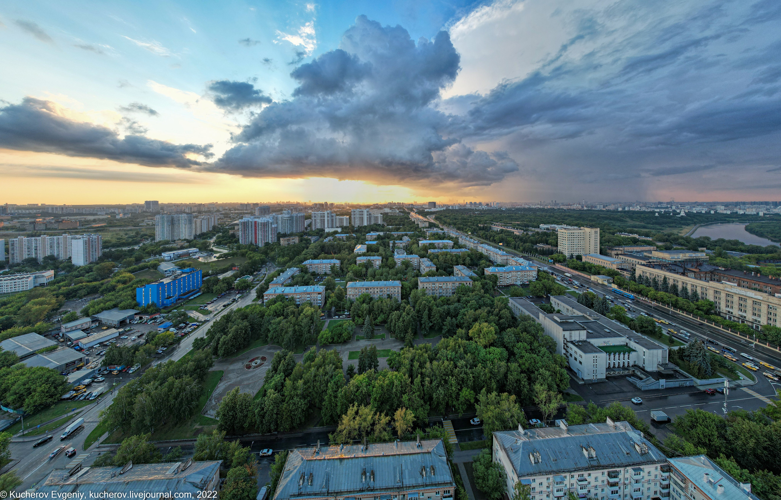 Москворечье. Закат и дождь. Кучеров Евгений. Фотограф