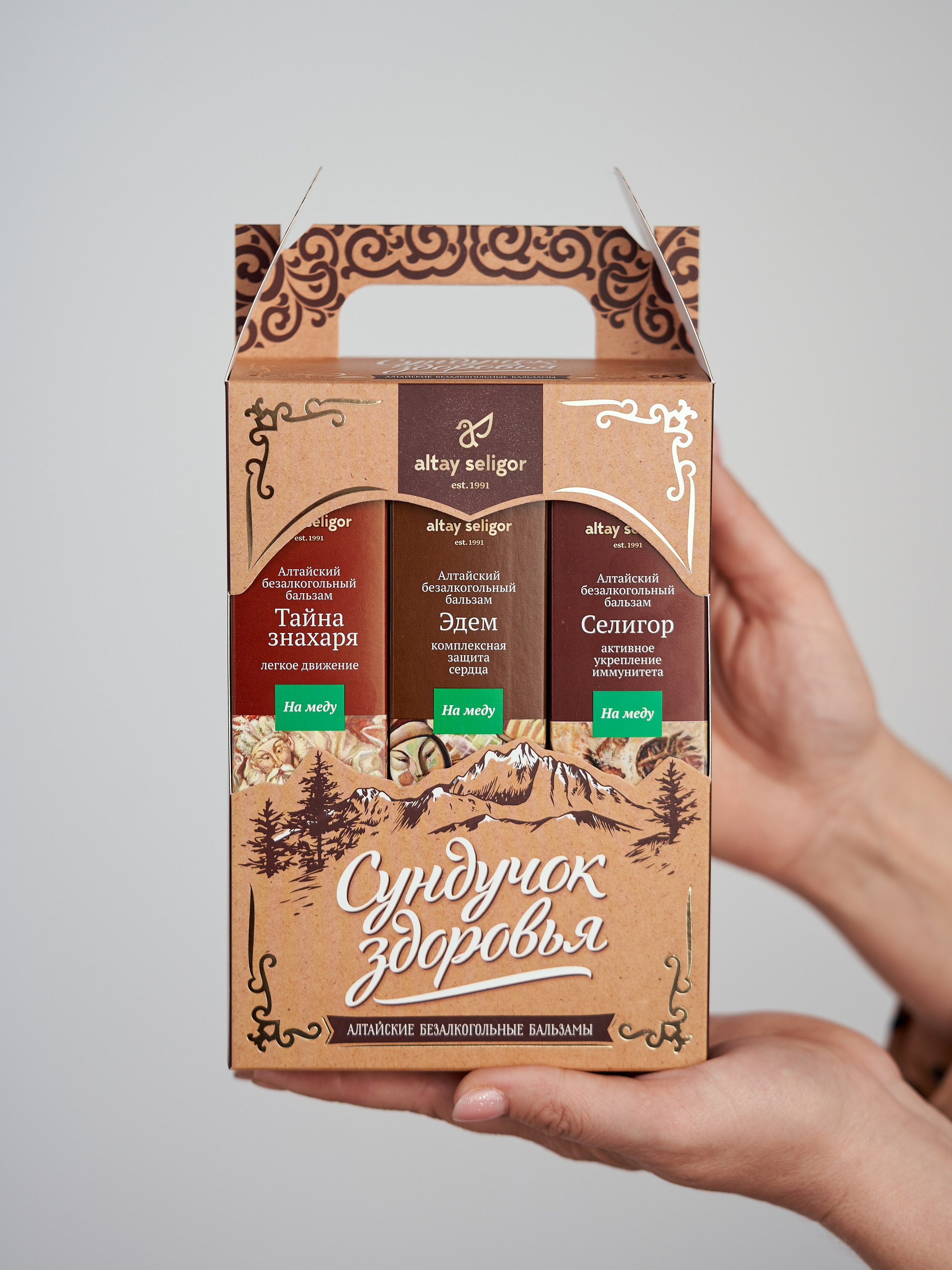 СЪЕМКА С РУКАМИ В КАДРЕ. Предметный фотограф в Бийске Анжелика Мордовина