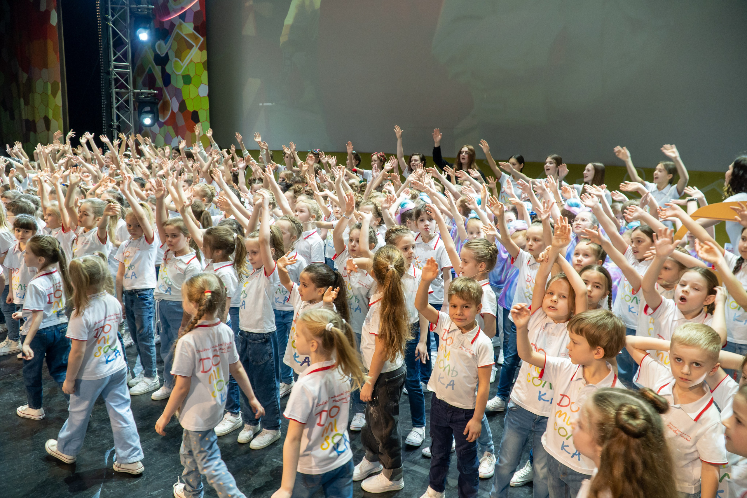 Съёмка концерта для Домисольки, большой концертный зал Космос. «Студия DRONAVT`s» — видеосъёмка и фотография г. Москва