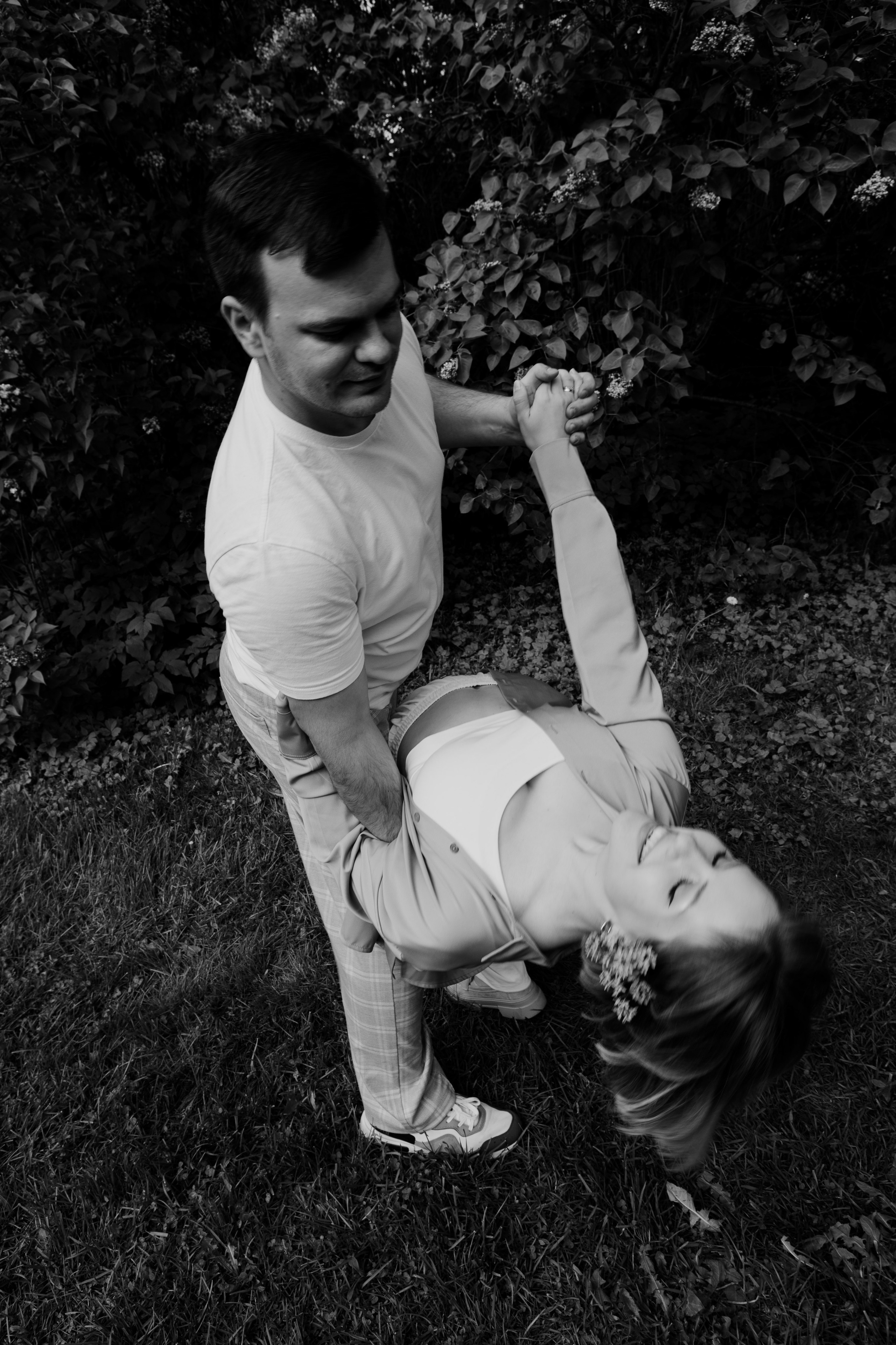 Фотосессия для пары в сиреневом саду. Фотограф Калагина Светлана