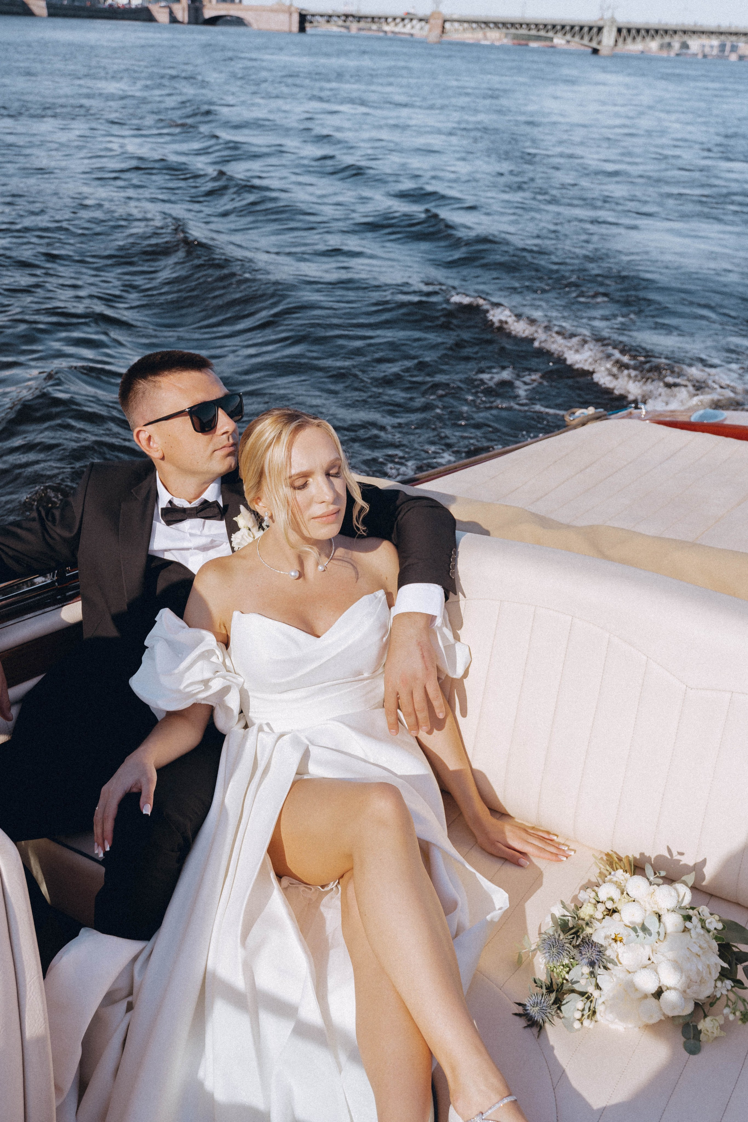 СВАДЕНБНАЯ СЬЕМКА НА КАТЕРЕ ПО КАНАЛАМ САНКТ-ПЕТЕРБУРГА И В АКВАТОРИИ НЕВЫ. Профессиональный фотограф, Санкт-Петербург — Виктория Богомолова
