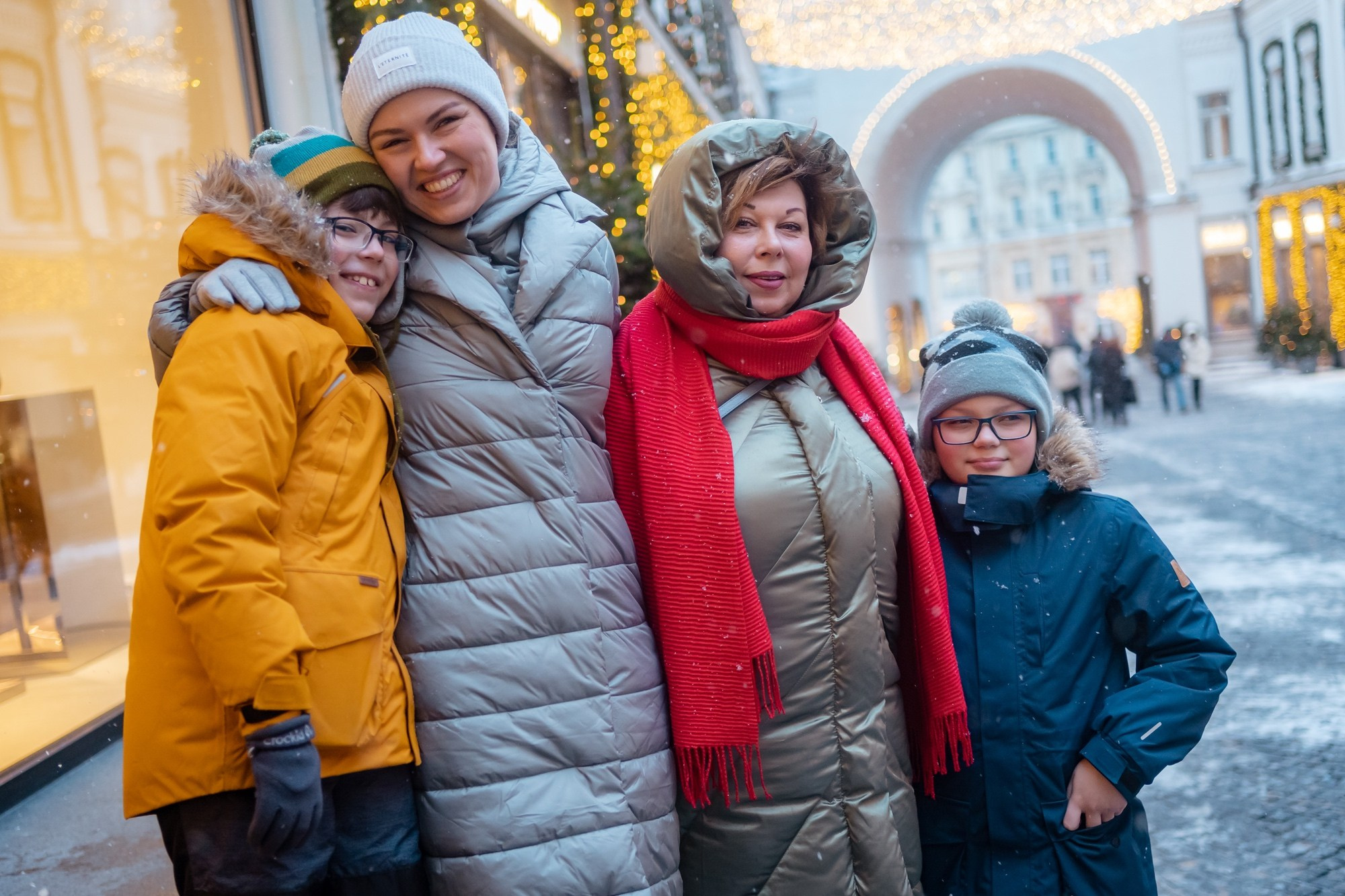Юля с семьей в центре. Семейный фотограф Варвара Сорока в городе Москве
