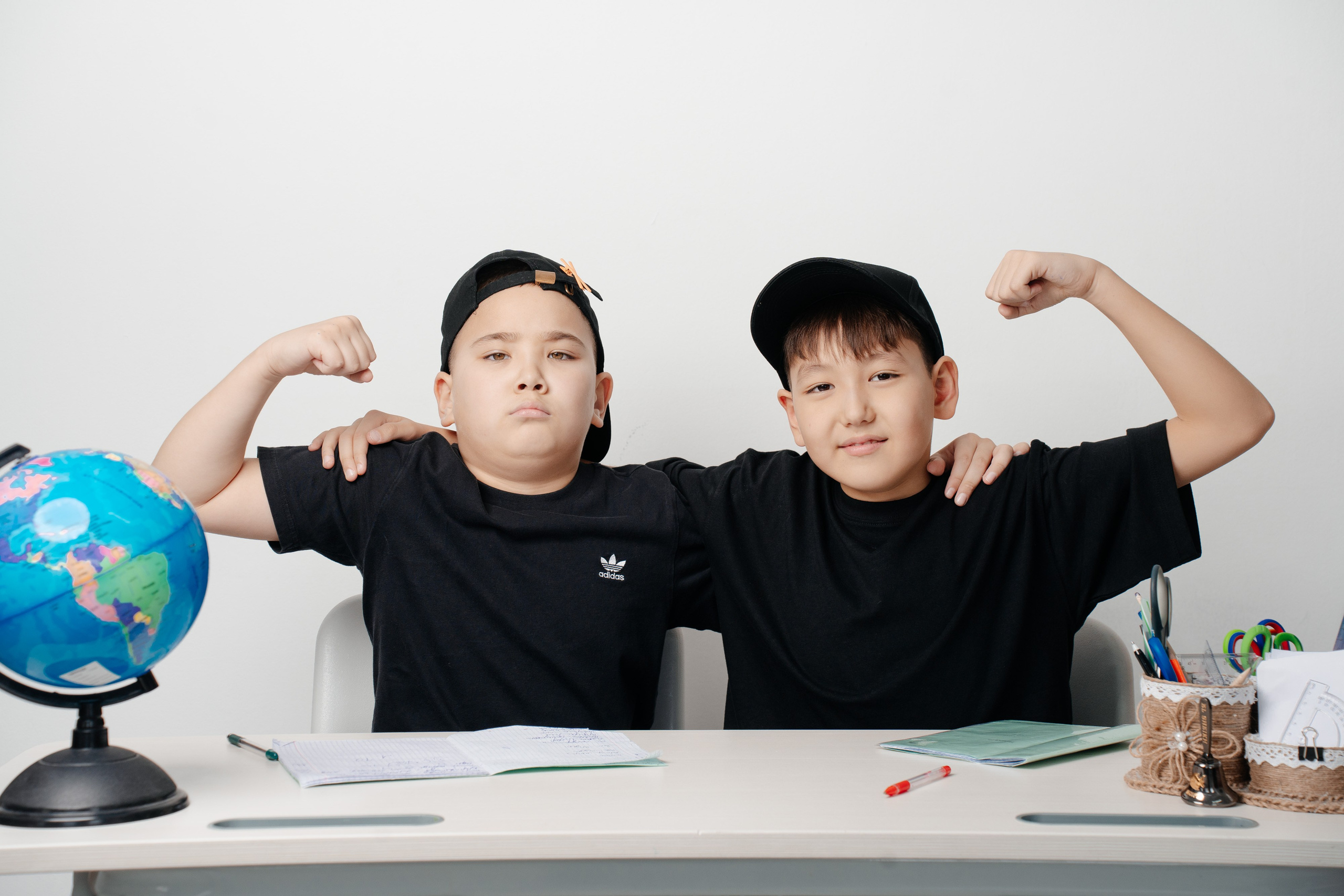 По двое. Выпускные альбомы в Нур-Султане (Астана) и по всему Казахстану