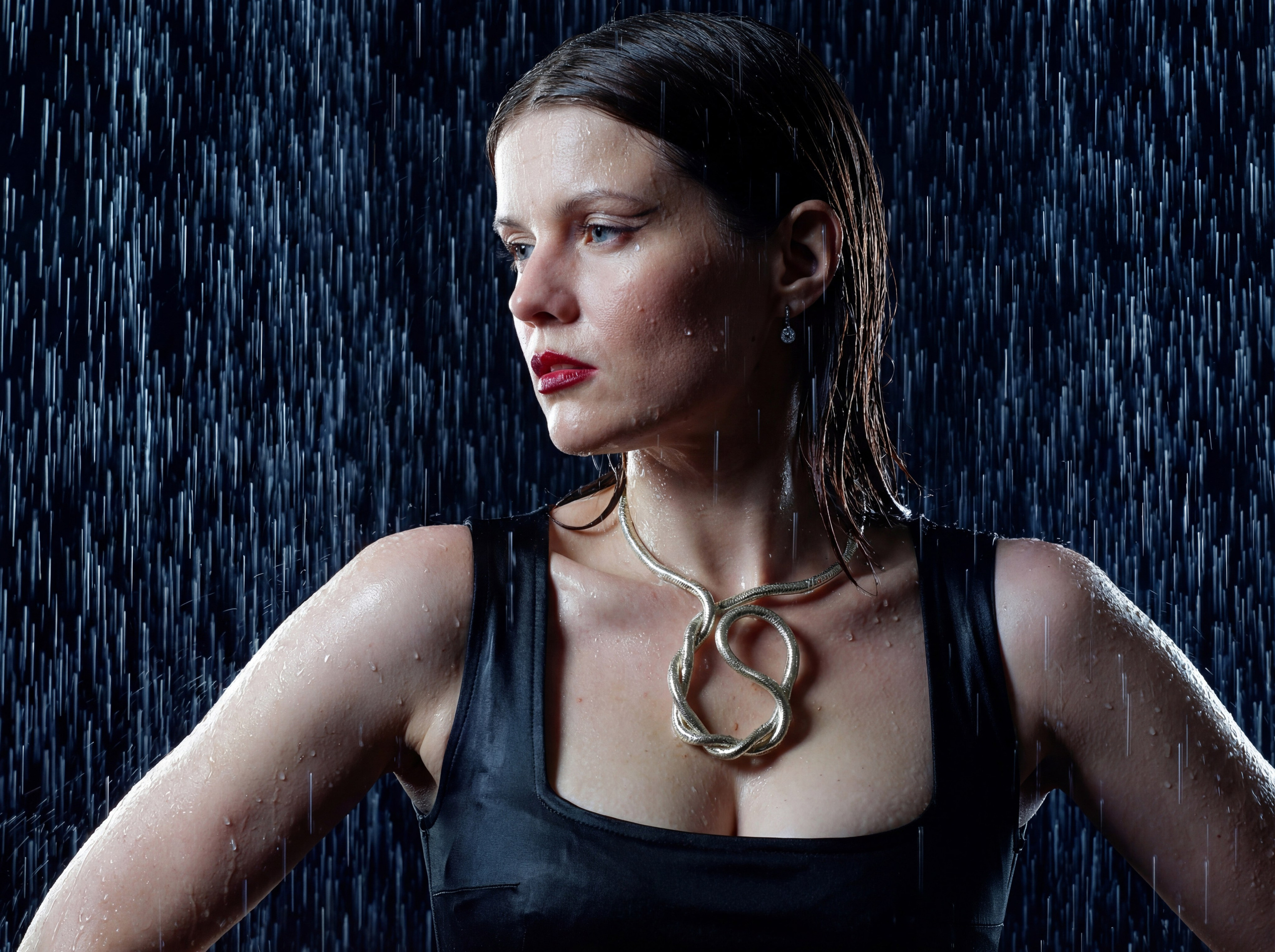 Съёмка с водой. Фото & Видео студия XIMIYA