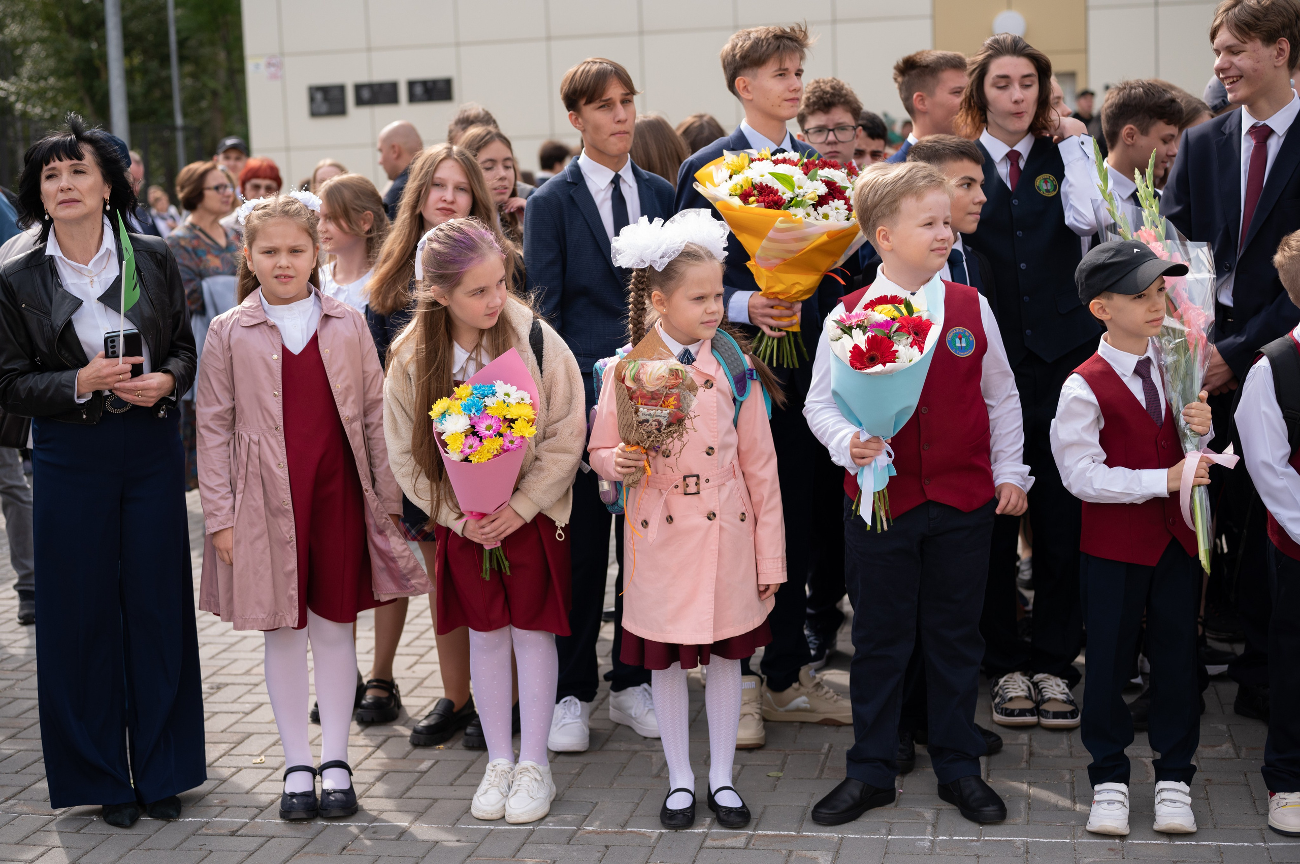 1 сентября 16 гимназия 2 класс (линейка + в классе+ на улице). Фотограф новорожденных, семейный детский в Тюмени Татьяна Морозова