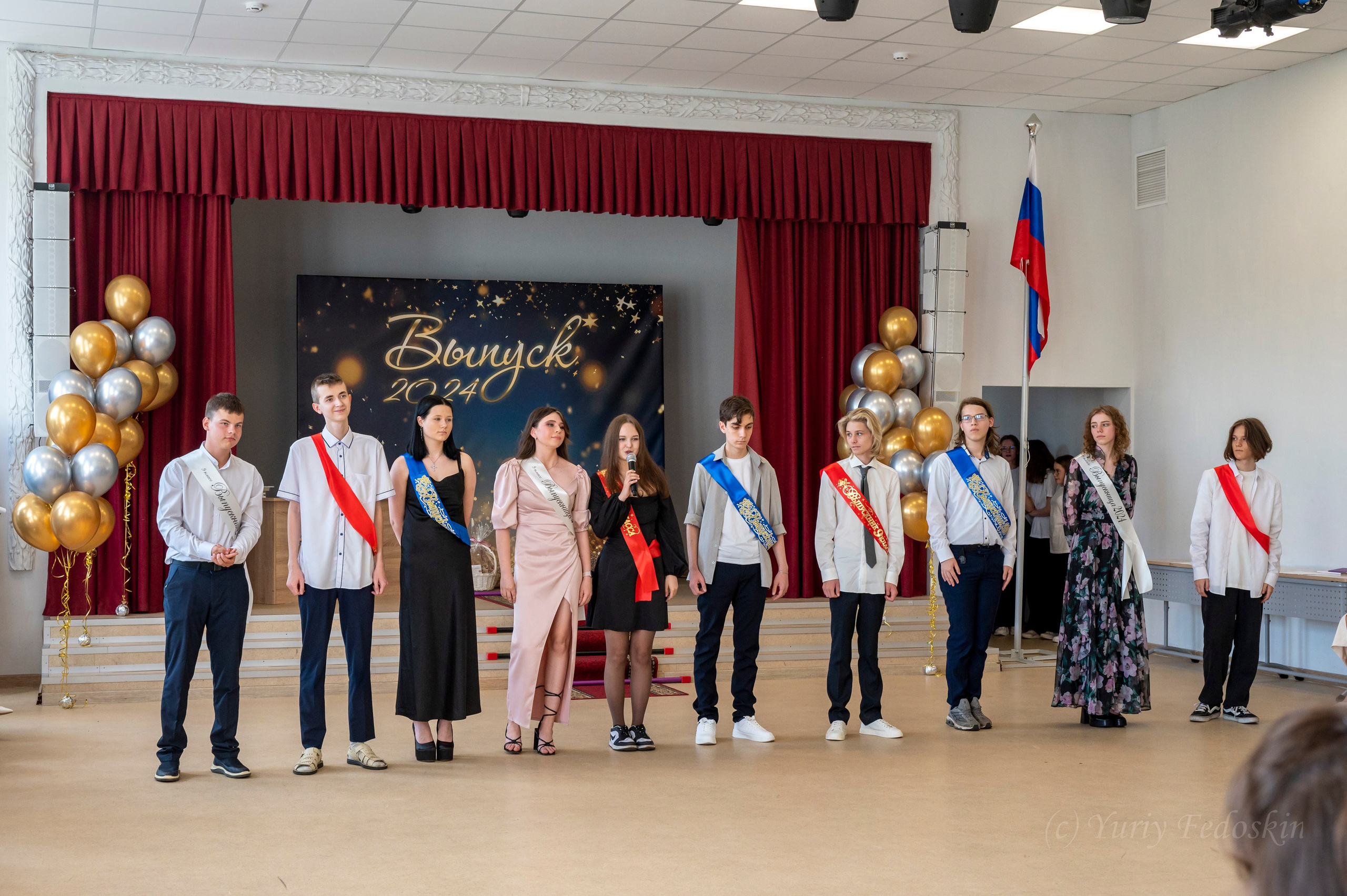 Репортаж о выпускном 9 классов в школе № 7 города Королёва, 26.06.24г. Профессиональный фотограф интерьеров в Москве Юрий Федоскин