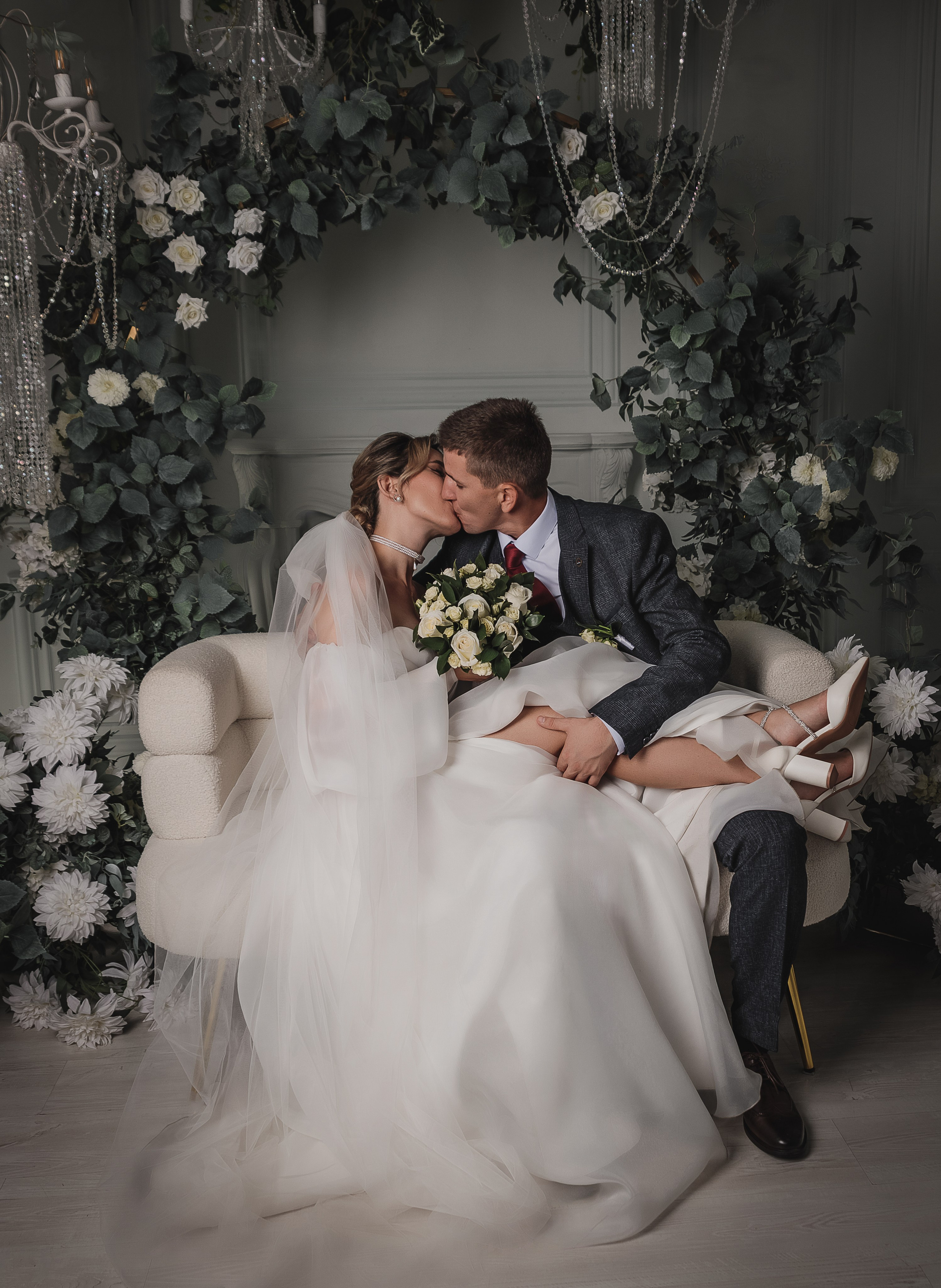 Свадебная фотосессия в фотостудии г. Саратова Яна и Сергей 28.08.2024. Свадебный фотограф, портретный фотограф в Москве и Саратове Оксана Анциферова