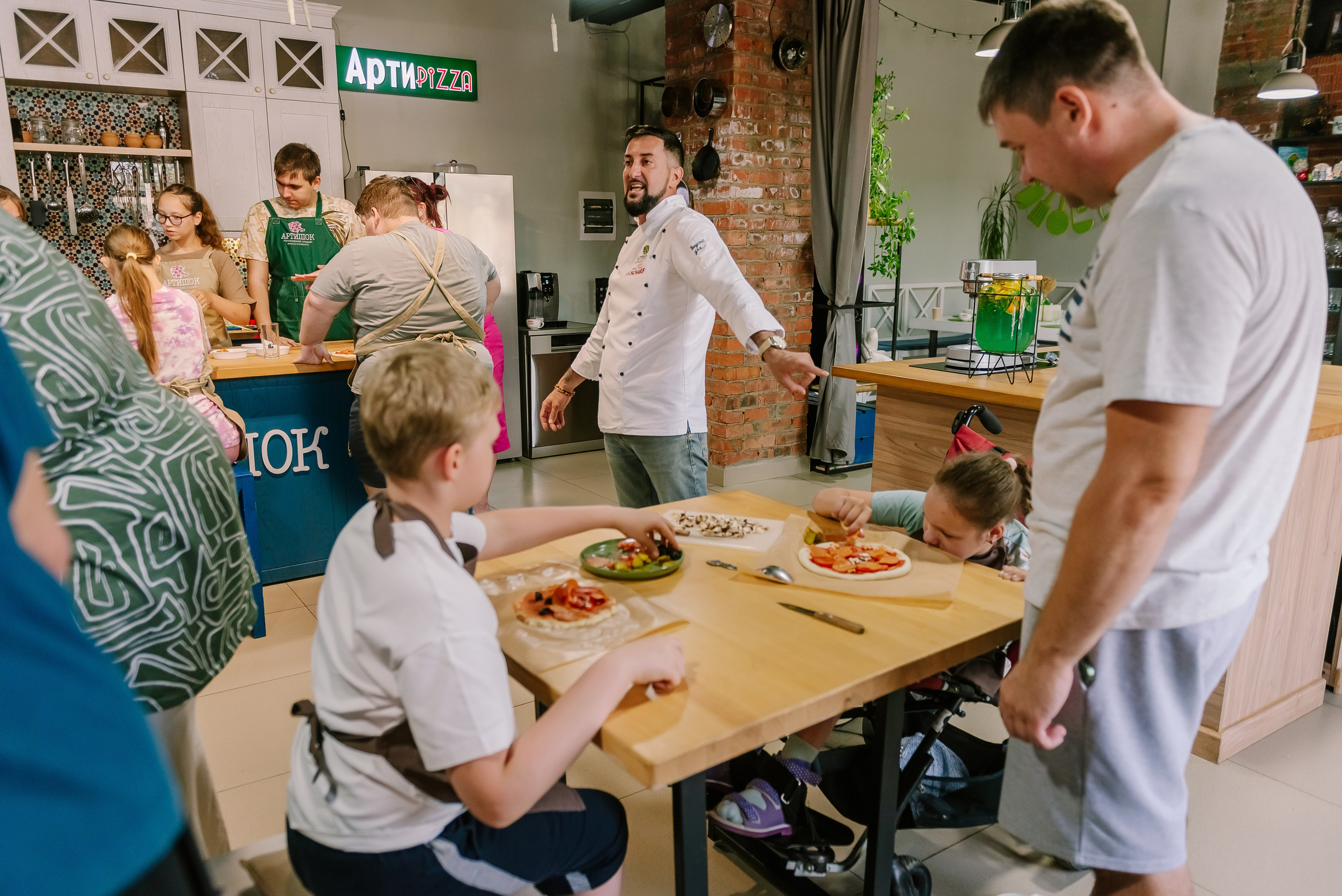 Инклюзивная кухня добра в Артишок 30. 07.35. Детский фотограф, семейный фотограф и репортажи в Кемерово