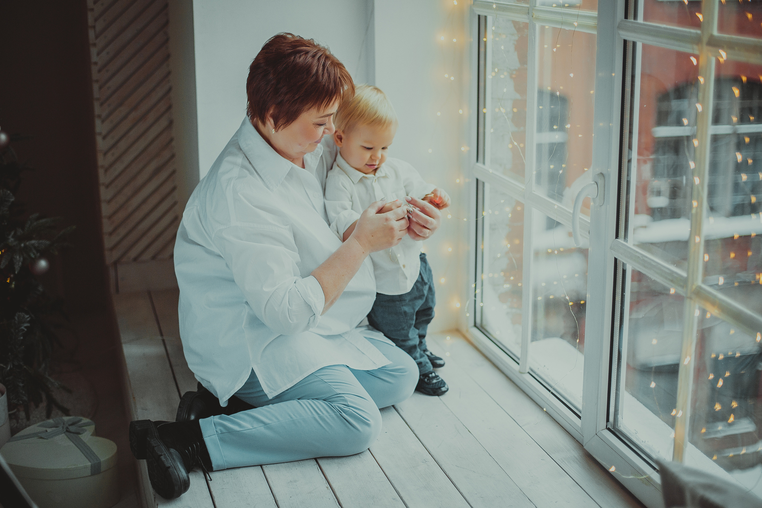 Студийная фотосессия маленького мальчика с родителями и бабушкой. Детский, свадебный и семейный фотограф Юлия Курбатова, Санкт-Петербург