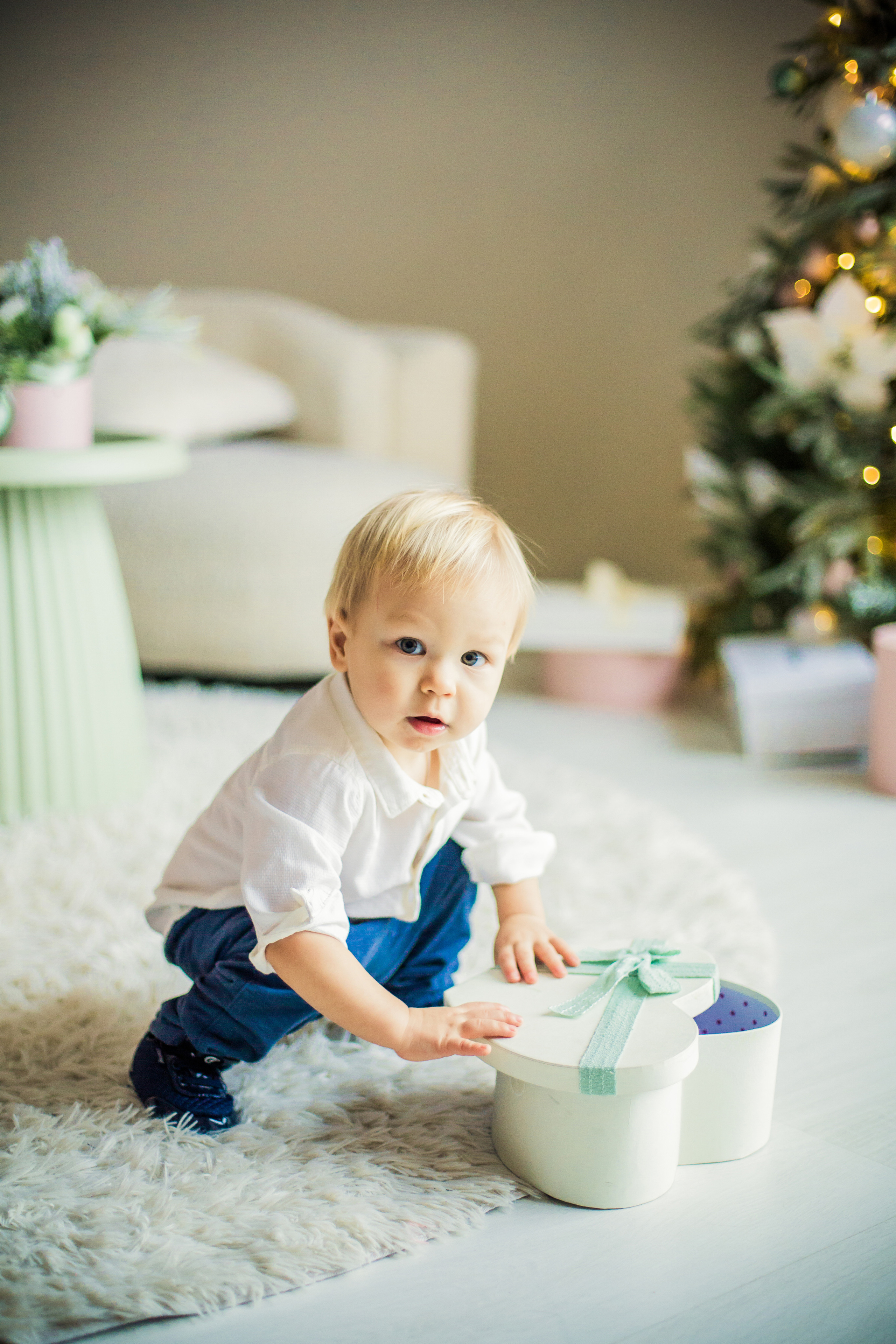 Студийная фотосессия маленького мальчика с родителями и бабушкой. Детский, свадебный и семейный фотограф Юлия Курбатова, Санкт-Петербург