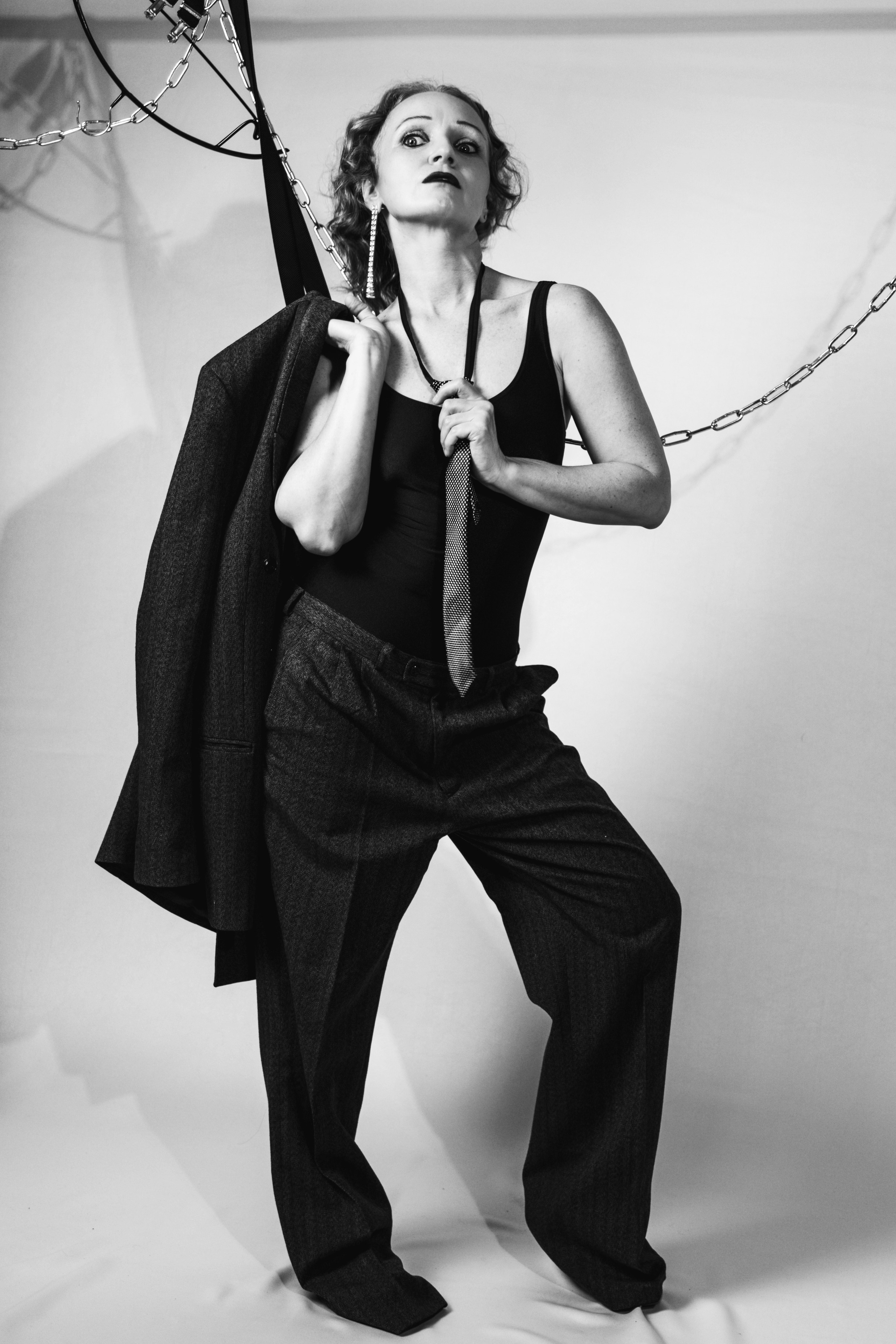 2025-07-13. Анжела и пиджак