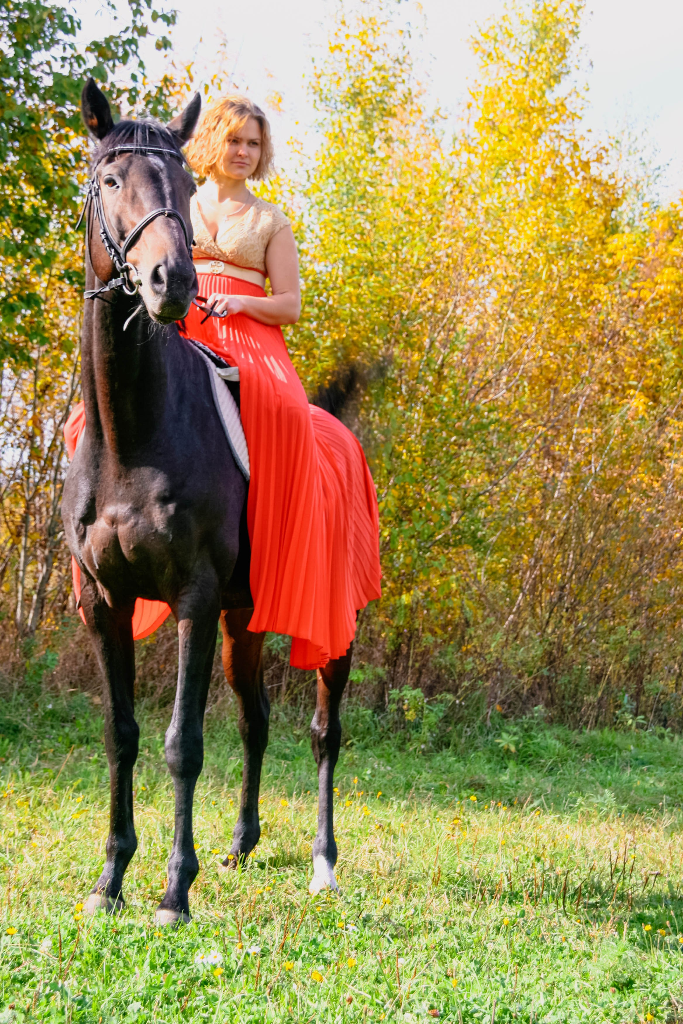 Алёна и Даша на лошади. Фотограф Пермь. Фотосессия в фотостудии Перми и на свежем воздухе