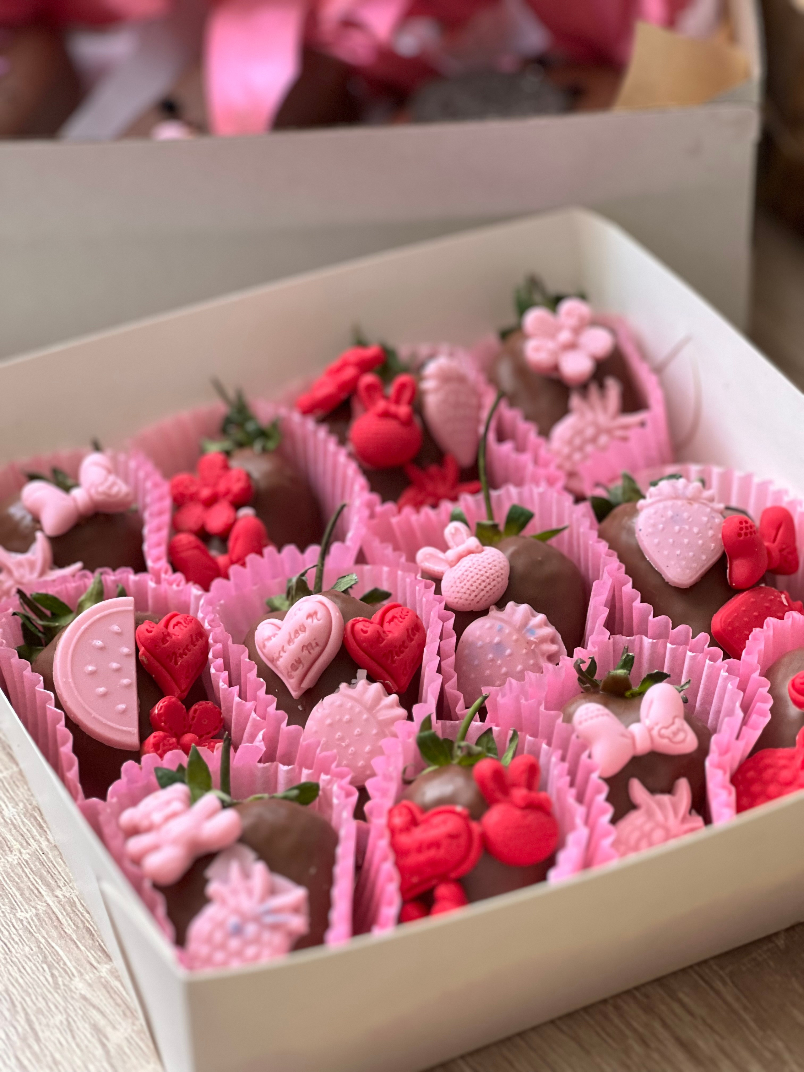 Ягоды в шоколаде. Выездной кейтеринг, съедобные букеты, торты и сладости на заказ